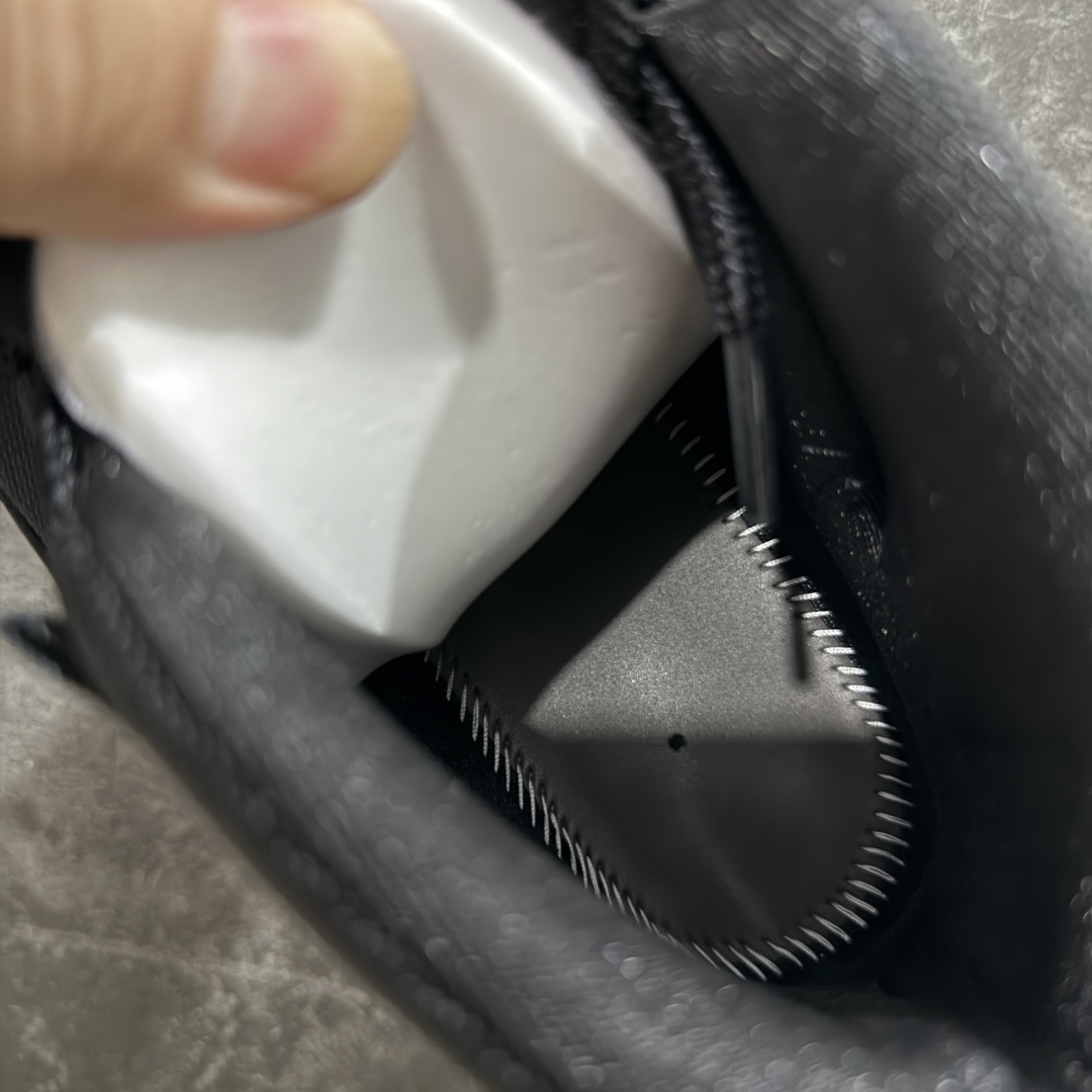 图片[8]-【TK至尊版】Air Jordan 11 “Gamma” 2025款复刻AJ11伽玛蓝 货号：CT8012-047 台湾原厂牛津布，密度紧实，感光度高 领口定型与填充物饱和度完美契合 鞋身主材质均来自三本久sadisa 俗称原厂皮料 鞋身全电脑针车，针距固定，间距平行，转弯自然 蓝色电绣飞人LOGO，饱满自然 冰蓝水晶大底，色泽鲜艳，透光度高 台湾原产碳板 盒标立体标，内置感应芯片 目前市场首个纯原版本 市场第一梯队品质 尺码：40 40.5 41 42 42.5 43 44 44.5 45 45.5 46 47.5-选品中心