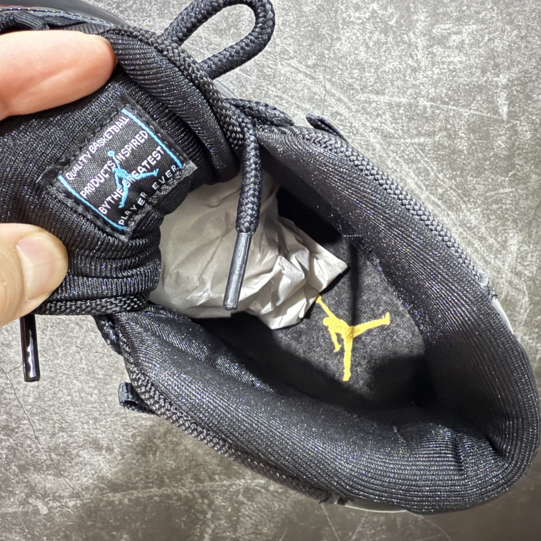 图片[7]-【TK至尊版】Air Jordan 11 “Gamma” 2025款复刻AJ11伽玛蓝 货号：CT8012-047 台湾原厂牛津布，密度紧实，感光度高 领口定型与填充物饱和度完美契合 鞋身主材质均来自三本久sadisa 俗称原厂皮料 鞋身全电脑针车，针距固定，间距平行，转弯自然 蓝色电绣飞人LOGO，饱满自然 冰蓝水晶大底，色泽鲜艳，透光度高 台湾原产碳板 盒标立体标，内置感应芯片 目前市场首个纯原版本 市场第一梯队品质 尺码：40 40.5 41 42 42.5 43 44 44.5 45 45.5 46 47.5-选品中心