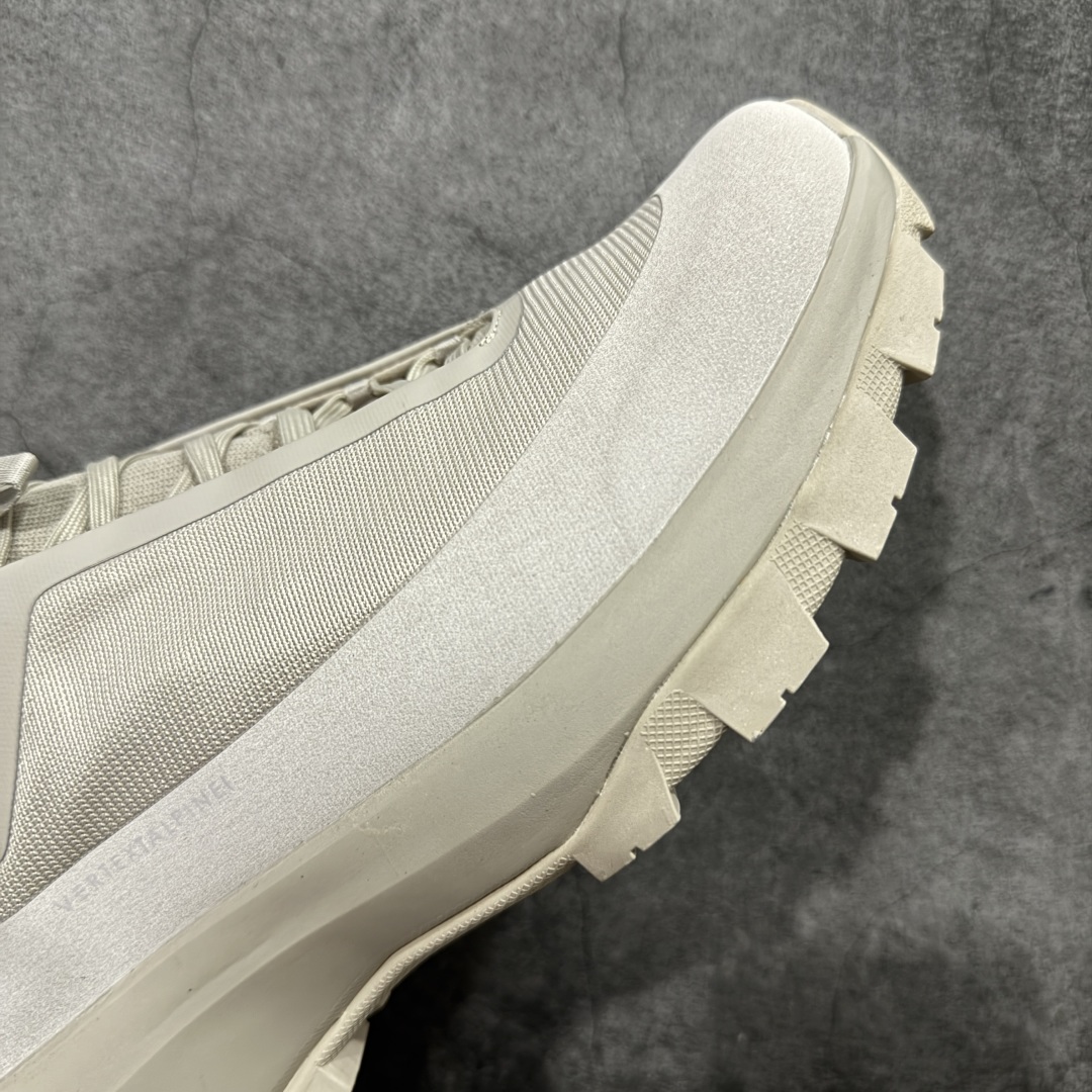 图片[6]-【公司级】Arcteryx始祖鸟 Vertex Alpine 舒适 防滑耐磨 低帮 徒步鞋 男款 灰色 官方同步上架适合技术路线单日徒步穿着 aeriosflgtx鞋受到长途野外跑步鞋的启发 适合在变化的地形上进行快速轻快的徒步旅行穿着，舒适而有支撑性，使您充满信心。该设计与脚部融为一体，可最大限度地减少摩擦，gore-tex保护膜网砂，采用gore隐形适体(invisiblefit)技术，更轻薄舒适。敏捷、稳定和技术路线上的自信源于vibram® megagrip外底、压缩eva内底以及一体的tpu。 尺码：39-44-选品中心