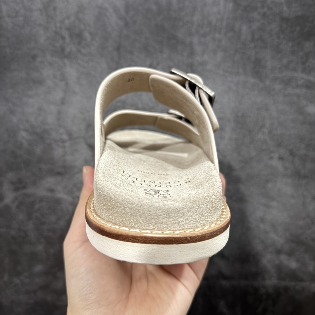 图片[4]-【佛山超a版】Brunello Cucinelli，BC 2025ss新款拖鞋出货 卡其色Logo二字麂皮凉拖，复古简约又不失时尚感，搭在任何穿搭上，都能轻松提升整体造型的精致度，每一步都走出随性自在 ，原版抽屉式包装，精致而大气i！ 面料：反毛皮 大底：超轻橡胶发泡 尺码：男款39-45-选品中心