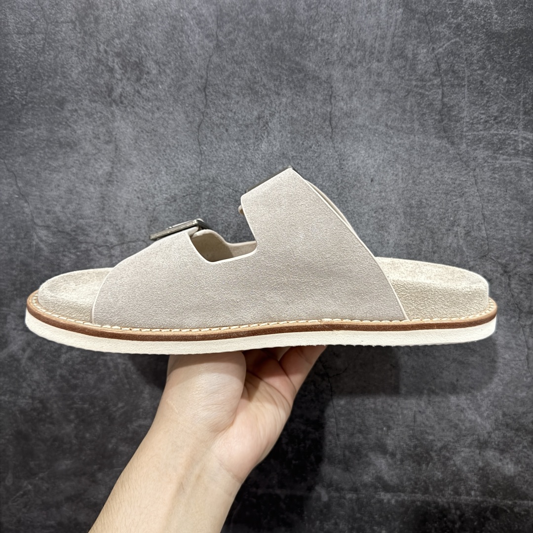 图片[2]-【佛山超a版】Brunello Cucinelli，BC 2025ss新款拖鞋出货 卡其色Logo二字麂皮凉拖，复古简约又不失时尚感，搭在任何穿搭上，都能轻松提升整体造型的精致度，每一步都走出随性自在 ，原版抽屉式包装，精致而大气i！ 面料：反毛皮 大底：超轻橡胶发泡 尺码：男款39-45-选品中心