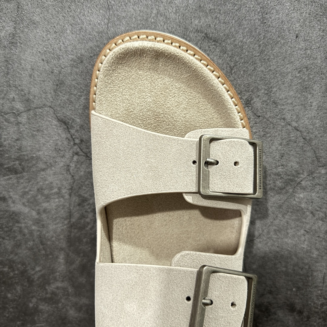 图片[5]-【佛山超a版】Brunello Cucinelli，BC 2025ss新款拖鞋出货 卡其色Logo二字麂皮凉拖，复古简约又不失时尚感，搭在任何穿搭上，都能轻松提升整体造型的精致度，每一步都走出随性自在 ，原版抽屉式包装，精致而大气i！ 面料：反毛皮 大底：超轻橡胶发泡 尺码：男款39-45-选品中心