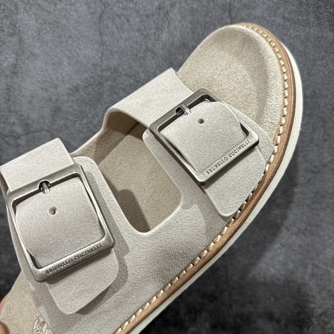 图片[6]-【佛山超a版】Brunello Cucinelli，BC 2025ss新款拖鞋出货 卡其色Logo二字麂皮凉拖，复古简约又不失时尚感，搭在任何穿搭上，都能轻松提升整体造型的精致度，每一步都走出随性自在 ，原版抽屉式包装，精致而大气i！ 面料：反毛皮 大底：超轻橡胶发泡 尺码：男款39-45-选品中心