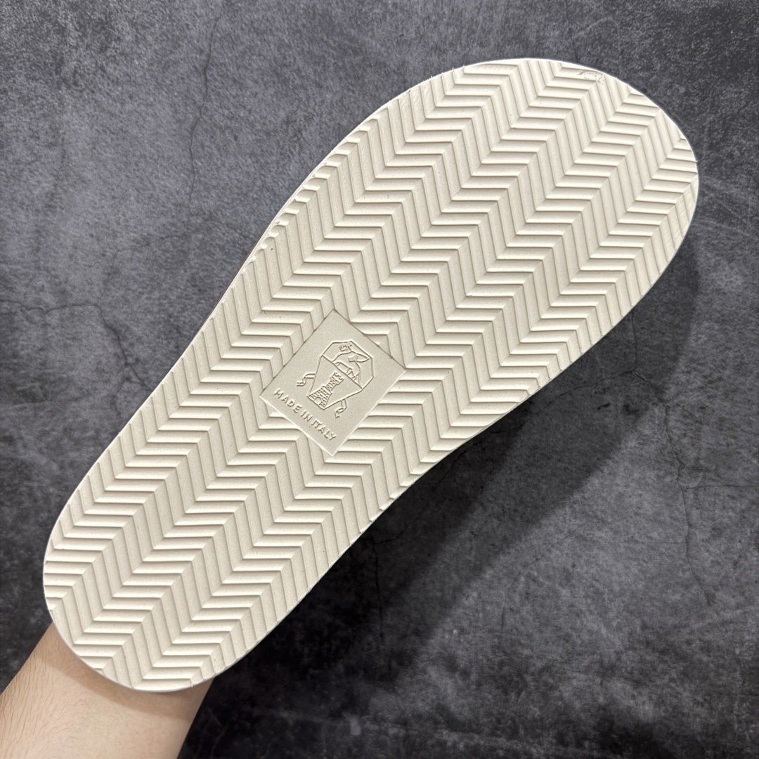 图片[9]-【佛山超a版】Brunello Cucinelli，BC 2025ss新款拖鞋出货 卡其色Logo二字麂皮凉拖，复古简约又不失时尚感，搭在任何穿搭上，都能轻松提升整体造型的精致度，每一步都走出随性自在 ，原版抽屉式包装，精致而大气i！ 面料：反毛皮 大底：超轻橡胶发泡 尺码：男款39-45-选品中心