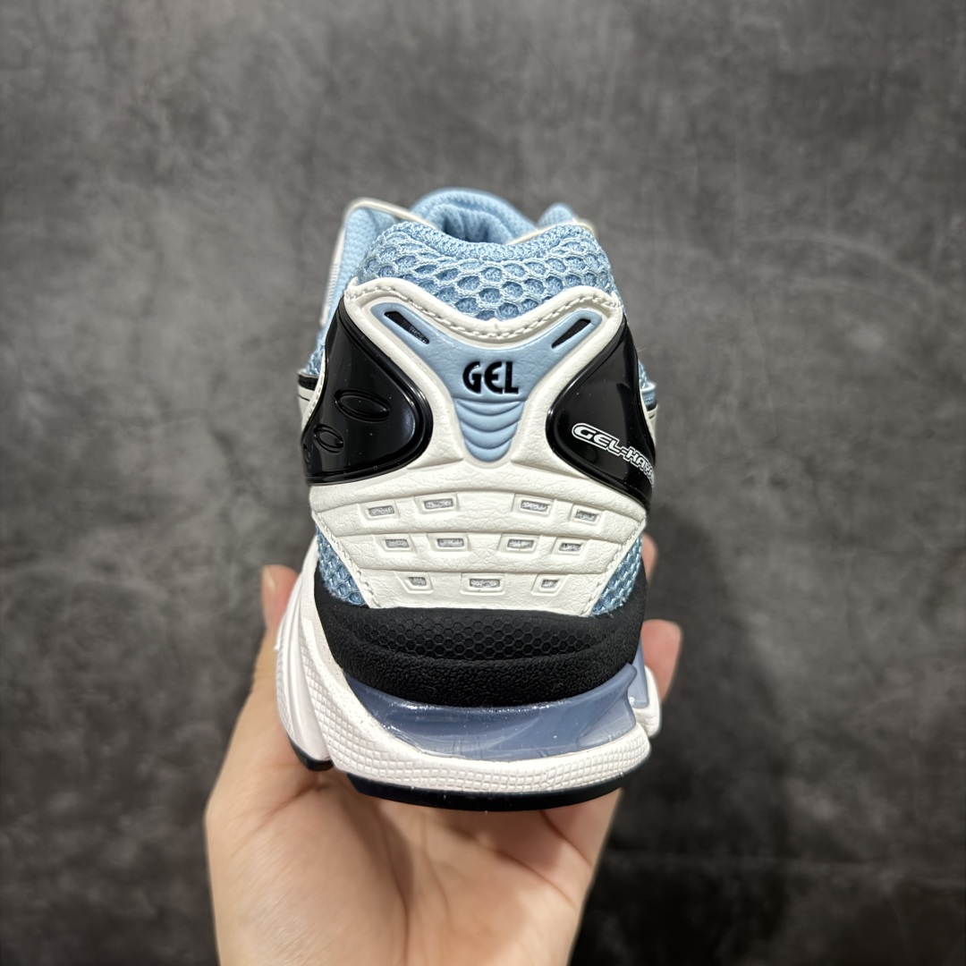 图片[4]-【总裁版】 ASICS GEL-KAYANO 14 亚瑟士系列轻量缓震休闲运动跑步鞋 市场天花板品质 鞋型细节秒杀市场流通版本 知名大厂出品 原版开发 细节完美把控 独家私模五层组合大底 原厂定制缓震硅胶加持 原盒原配 官方四联吊牌 一比一同步原鞋工艺和用料 后跟一样采用了GEL缓震胶 整体系列设计非常的科技感！ 锻炼跑步的同时让你一样时尚百搭！ 设计师 Hidenori Yamashita 以「Flash」一词为灵感，创造出未来感金属色鞋面，改造升级内在性能，由内而外全面革新，为 GEL-KAYANO 家族传承及经典跑鞋文化的延续，创下里程碑式作品。ASICS GEL – KAYANO 14 跑鞋重新诠释了复古的跑步形状，并以其 2000 年代后期的美学理念重新铺装，银色与蓝色的鞋面极为高档.网面铺陈与鞋面、鞋头多处细节位增添了透气性。ASICS GEL – KAYANO 14的鞋后跟部中底上以及多密度耐磨鞋底增加了 GEL 缓震胶，提供高抗冲击性、缓冲性、可保护脚部免受地面冲击的影响，穿着舒适性十足「入手同款」 尺码：36 37 37.5 38 39 39.5 40.5 41.5 42 42.5 43.5 44 45 46-选品中心
