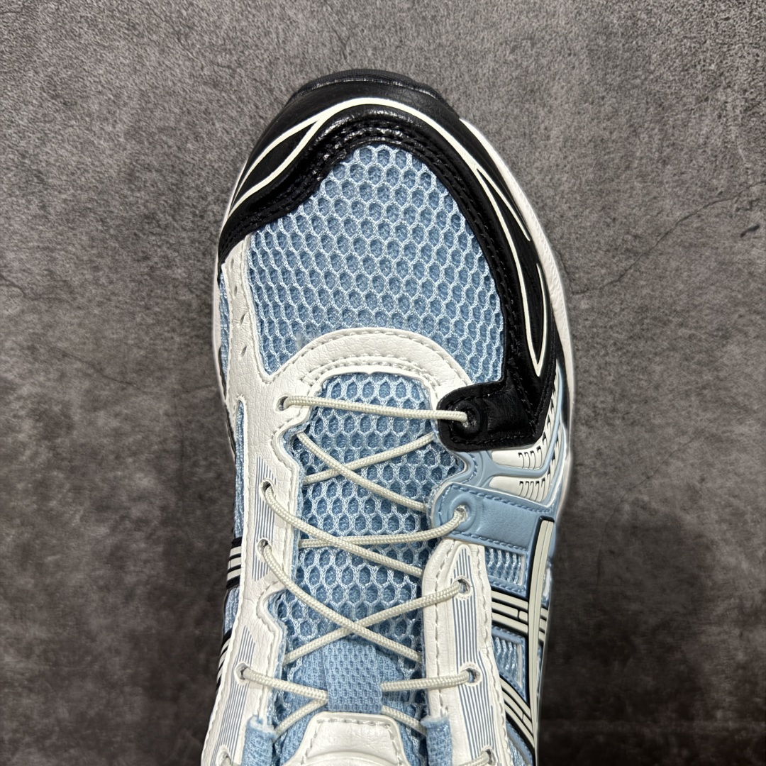 图片[5]-【总裁版】 ASICS GEL-KAYANO 14 亚瑟士系列轻量缓震休闲运动跑步鞋 市场天花板品质 鞋型细节秒杀市场流通版本 知名大厂出品 原版开发 细节完美把控 独家私模五层组合大底 原厂定制缓震硅胶加持 原盒原配 官方四联吊牌 一比一同步原鞋工艺和用料 后跟一样采用了GEL缓震胶 整体系列设计非常的科技感！ 锻炼跑步的同时让你一样时尚百搭！ 设计师 Hidenori Yamashita 以「Flash」一词为灵感，创造出未来感金属色鞋面，改造升级内在性能，由内而外全面革新，为 GEL-KAYANO 家族传承及经典跑鞋文化的延续，创下里程碑式作品。ASICS GEL – KAYANO 14 跑鞋重新诠释了复古的跑步形状，并以其 2000 年代后期的美学理念重新铺装，银色与蓝色的鞋面极为高档.网面铺陈与鞋面、鞋头多处细节位增添了透气性。ASICS GEL – KAYANO 14的鞋后跟部中底上以及多密度耐磨鞋底增加了 GEL 缓震胶，提供高抗冲击性、缓冲性、可保护脚部免受地面冲击的影响，穿着舒适性十足「入手同款」 尺码：36 37 37.5 38 39 39.5 40.5 41.5 42 42.5 43.5 44 45 46-选品中心