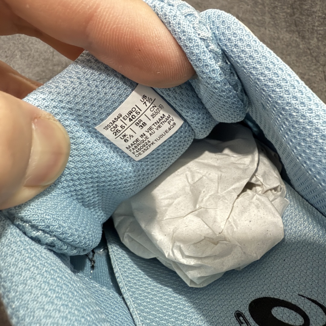 图片[7]-【总裁版】 ASICS GEL-KAYANO 14 亚瑟士系列轻量缓震休闲运动跑步鞋 市场天花板品质 鞋型细节秒杀市场流通版本 知名大厂出品 原版开发 细节完美把控 独家私模五层组合大底 原厂定制缓震硅胶加持 原盒原配 官方四联吊牌 一比一同步原鞋工艺和用料 后跟一样采用了GEL缓震胶 整体系列设计非常的科技感！ 锻炼跑步的同时让你一样时尚百搭！ 设计师 Hidenori Yamashita 以「Flash」一词为灵感，创造出未来感金属色鞋面，改造升级内在性能，由内而外全面革新，为 GEL-KAYANO 家族传承及经典跑鞋文化的延续，创下里程碑式作品。ASICS GEL – KAYANO 14 跑鞋重新诠释了复古的跑步形状，并以其 2000 年代后期的美学理念重新铺装，银色与蓝色的鞋面极为高档.网面铺陈与鞋面、鞋头多处细节位增添了透气性。ASICS GEL – KAYANO 14的鞋后跟部中底上以及多密度耐磨鞋底增加了 GEL 缓震胶，提供高抗冲击性、缓冲性、可保护脚部免受地面冲击的影响，穿着舒适性十足「入手同款」 尺码：36 37 37.5 38 39 39.5 40.5 41.5 42 42.5 43.5 44 45 46-选品中心