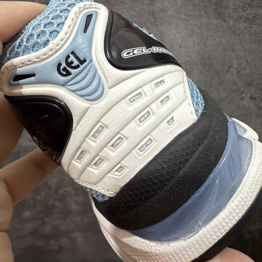图片[2]-【总裁版】 ASICS GEL-KAYANO 14 亚瑟士系列轻量缓震休闲运动跑步鞋 市场天花板品质 鞋型细节秒杀市场流通版本 知名大厂出品 原版开发 细节完美把控 独家私模五层组合大底 原厂定制缓震硅胶加持 原盒原配 官方四联吊牌 一比一同步原鞋工艺和用料 后跟一样采用了GEL缓震胶 整体系列设计非常的科技感！ 锻炼跑步的同时让你一样时尚百搭！ 设计师 Hidenori Yamashita 以「Flash」一词为灵感，创造出未来感金属色鞋面，改造升级内在性能，由内而外全面革新，为 GEL-KAYANO 家族传承及经典跑鞋文化的延续，创下里程碑式作品。ASICS GEL – KAYANO 14 跑鞋重新诠释了复古的跑步形状，并以其 2000 年代后期的美学理念重新铺装，银色与蓝色的鞋面极为高档.网面铺陈与鞋面、鞋头多处细节位增添了透气性。ASICS GEL – KAYANO 14的鞋后跟部中底上以及多密度耐磨鞋底增加了 GEL 缓震胶，提供高抗冲击性、缓冲性、可保护脚部免受地面冲击的影响，穿着舒适性十足「入手同款」 尺码：36 37 37.5 38 39 39.5 40.5 41.5 42 42.5 43.5 44 45 46-选品中心