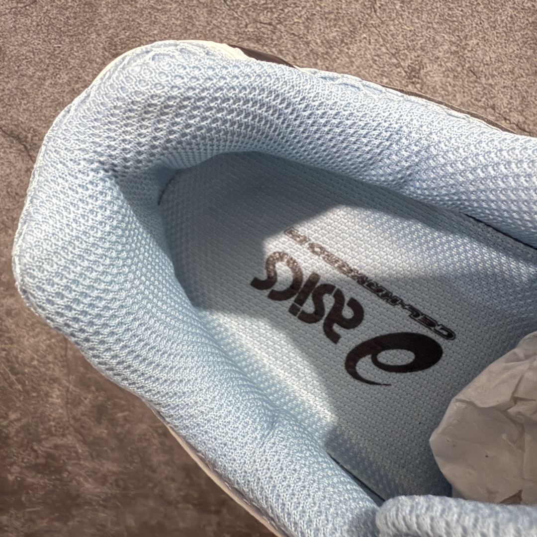 图片[8]-【总裁版】 ASICS GEL-KAYANO 14 亚瑟士系列轻量缓震休闲运动跑步鞋 市场天花板品质 鞋型细节秒杀市场流通版本 知名大厂出品 原版开发 细节完美把控 独家私模五层组合大底 原厂定制缓震硅胶加持 原盒原配 官方四联吊牌 一比一同步原鞋工艺和用料 后跟一样采用了GEL缓震胶 整体系列设计非常的科技感！ 锻炼跑步的同时让你一样时尚百搭！ 设计师 Hidenori Yamashita 以「Flash」一词为灵感，创造出未来感金属色鞋面，改造升级内在性能，由内而外全面革新，为 GEL-KAYANO 家族传承及经典跑鞋文化的延续，创下里程碑式作品。ASICS GEL – KAYANO 14 跑鞋重新诠释了复古的跑步形状，并以其 2000 年代后期的美学理念重新铺装，银色与蓝色的鞋面极为高档.网面铺陈与鞋面、鞋头多处细节位增添了透气性。ASICS GEL – KAYANO 14的鞋后跟部中底上以及多密度耐磨鞋底增加了 GEL 缓震胶，提供高抗冲击性、缓冲性、可保护脚部免受地面冲击的影响，穿着舒适性十足「入手同款」 尺码：36 37 37.5 38 39 39.5 40.5 41.5 42 42.5 43.5 44 45 46-选品中心