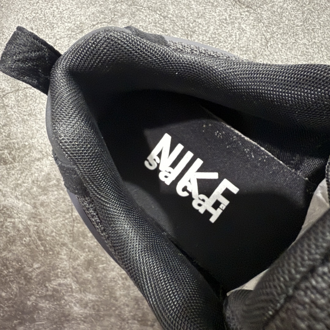 图片[9]-【纯原神版】Sacai x Nike Zegamadome SP 联名款 机能风休闲运动鞋 HQ8618-001 原楦原纸板 同步原厂生产工艺流程 网纱、皮料、swhoosh材料百分百原厂匹配 支持全方位对比发售原鞋 原厂纸板开发 双钩距离精准对位 鞋头包边宽度一致 吊打一切市面纯原版本 原盒配件齐全 纸板中底钢印齐全 原厂钢印墨水 尺码：36 36.5 37.5 38 38.5 39 40 40.5 41 42 42.5 43 44 44.5 45 46 编码： DZD300320-选品中心