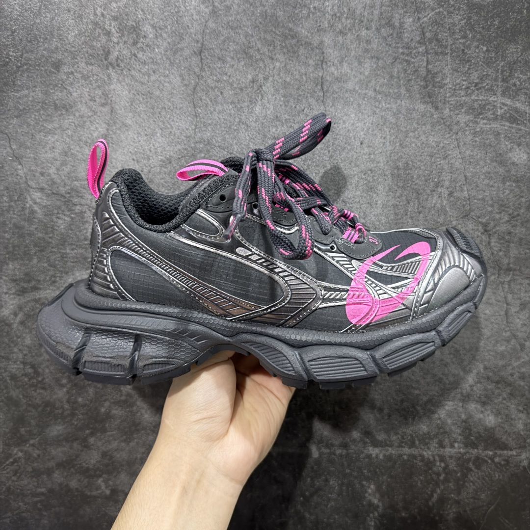【XA版本】BALENCIAGA 3XL Sneakers 巴黎世家十代网布系带低帮走秀复古老爹鞋 全套原纸板楦头开发 最原汁原味的灵魂版型 全鞋荧光划线卡点 胶水把控整洁度追求极致完美 每一双都是工艺品 多重QC质检 超越公司货的品控标准 实实在在的免检产品 原盒原配 正确字体电绣 粗细、位置、大小正确 侧边TPU 透气孔匹配意产原版 正确分离大底 TPU软底 原版一致大底LOGO 立体感十足 原厂皮料水洗做旧 采购原厂网纱 不含皮革 网布材料和聚氨酯 磨损效果 鞋头边缘和后帮 Balenciaga 徽标 鞋面和后跟凸印尺码 鞋舌 3XL 橡胶品牌标识和反光细节 鞋帮拉袢和鞋舌拉祥 配反光细节 备用鞋带在鞋履前侧 可在穿着前取下 便于不同造型搭配 偏大一码 尺码:35-46-选品中心