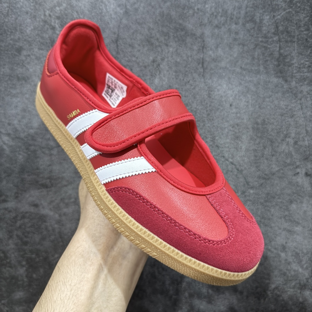 图片[3]-【RS纯原头层】Adidas Samba Janes 玛丽珍板鞋懒人一脚蹬 Adidas Samba Janes采用皮革材质，Adidas Samba Janes的设计融合了经典与现代元素。它采用了玛丽珍鞋的特色设计，如鞋面上的扣带和环扣装饰，同时保留了Samba鞋的经典三道杠设计和橡胶大底。这款鞋的鞋型修长，中足偏窄，整体贴合感强，适合标准脚型和宽脚型的人群 货号：JQ6446 尺码：36-41-选品中心