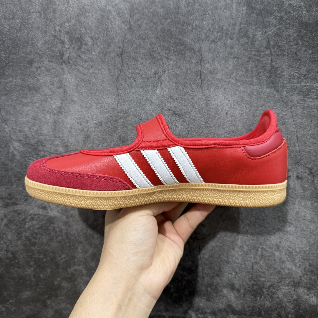 图片[2]-【RS纯原头层】Adidas Samba Janes 玛丽珍板鞋懒人一脚蹬 Adidas Samba Janes采用皮革材质，Adidas Samba Janes的设计融合了经典与现代元素。它采用了玛丽珍鞋的特色设计，如鞋面上的扣带和环扣装饰，同时保留了Samba鞋的经典三道杠设计和橡胶大底。这款鞋的鞋型修长，中足偏窄，整体贴合感强，适合标准脚型和宽脚型的人群 货号：JQ6446 尺码：36-41-选品中心