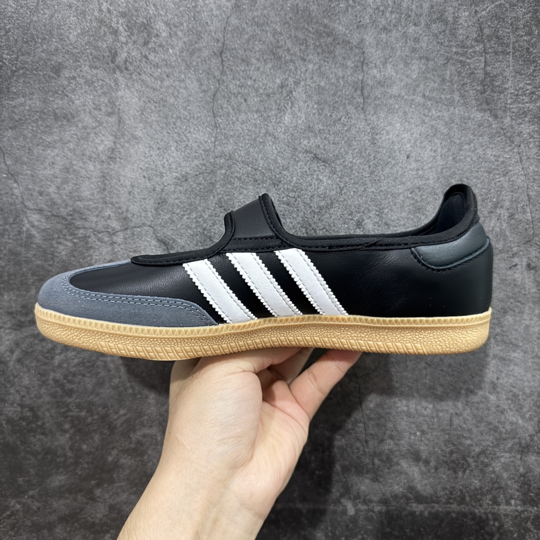 图片[2]-【RS纯原头层】Adidas Samba Janes 玛丽珍板鞋懒人一脚蹬 Adidas Samba Janes采用皮革材质，Adidas Samba Janes的设计融合了经典与现代元素。它采用了玛丽珍鞋的特色设计，如鞋面上的扣带和环扣装饰，同时保留了Samba鞋的经典三道杠设计和橡胶大底。这款鞋的鞋型修长，中足偏窄，整体贴合感强，适合标准脚型和宽脚型的人群 货号：JQ6445 尺码：36-41-选品中心