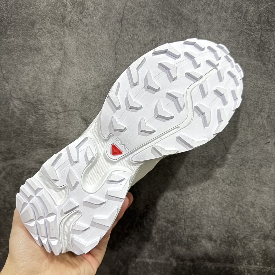 图片[9]-【PZ纯原】SALOMON XT-6 Expanse 萨洛蒙潮流越野机能户外功能鞋 白色 417414 全新版本出货 好货不怕晚 品质 细节 材料都是肉眼可以见！ 售前售后也是其它工厂无法匹敌！ 纯原外贸平台特供订单 耗时半年巨作 全套原纸板楦头开发 原厂特供网布配套加持 确保原汁原味 完美呈现版型 原档数据独家私模五层组合大底 原装Ortholite轻量化鞋垫 中底布带钢印编号 原厂TPU锁扣 进口港宝加持 后跟自然饱满 还原公司包裹性 鞋面以“锯齿”状的包裹系统呈现 在基色底之下加入了各种色点缀 将公司的最新技术和时尚前卫的造型融入耐用的长跑款式中 鞋面由 TPU 薄膜制成 并焊接在高耐磨网眼上 使其既时尚又坚固 由 ACS底盘支撑 可增强稳定性和支撑力 以及由橡胶凸耳 Contragrip外底覆盖的 EVA 缓冲中底 旨在应对崎岖的地形 鞋舌上的彩色Salomon 标签、Quicklace 系统以及鞋头、鞋舌和鞋跟上的附加品牌使细节更加完美 让穿着者可以轻松驾驭户外与通勤下的任何运动生活场景 无缝鞋身户外随意纵横 颜值与脚感兼备 出街通勤 绝对非常吸睛 你值得拥有 尺码：36 36.5 37.5 38 38.5 39 40 40.5 41 42 42.5 43 44 44.5 45-选品中心