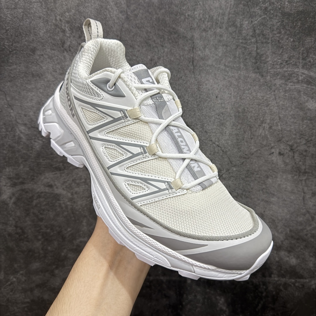 图片[3]-【PZ纯原】SALOMON XT-6 Expanse 萨洛蒙潮流越野机能户外功能鞋 白色 417414 全新版本出货 好货不怕晚 品质 细节 材料都是肉眼可以见！ 售前售后也是其它工厂无法匹敌！ 纯原外贸平台特供订单 耗时半年巨作 全套原纸板楦头开发 原厂特供网布配套加持 确保原汁原味 完美呈现版型 原档数据独家私模五层组合大底 原装Ortholite轻量化鞋垫 中底布带钢印编号 原厂TPU锁扣 进口港宝加持 后跟自然饱满 还原公司包裹性 鞋面以“锯齿”状的包裹系统呈现 在基色底之下加入了各种色点缀 将公司的最新技术和时尚前卫的造型融入耐用的长跑款式中 鞋面由 TPU 薄膜制成 并焊接在高耐磨网眼上 使其既时尚又坚固 由 ACS底盘支撑 可增强稳定性和支撑力 以及由橡胶凸耳 Contragrip外底覆盖的 EVA 缓冲中底 旨在应对崎岖的地形 鞋舌上的彩色Salomon 标签、Quicklace 系统以及鞋头、鞋舌和鞋跟上的附加品牌使细节更加完美 让穿着者可以轻松驾驭户外与通勤下的任何运动生活场景 无缝鞋身户外随意纵横 颜值与脚感兼备 出街通勤 绝对非常吸睛 你值得拥有 尺码：36 36.5 37.5 38 38.5 39 40 40.5 41 42 42.5 43 44 44.5 45-选品中心