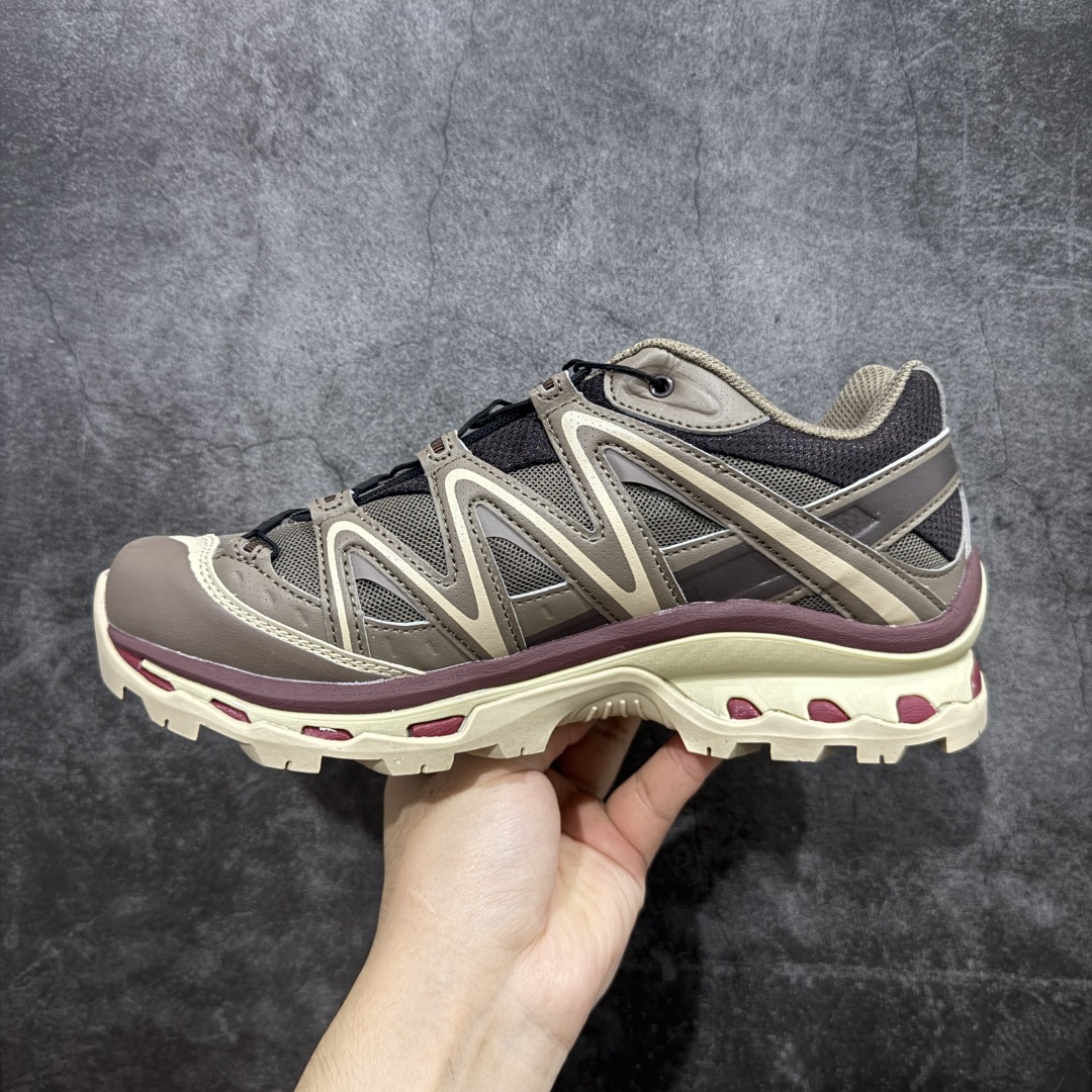 图片[2]-【W1版本】Salomon XT-QUEST ADV 萨洛蒙 时尚 舒适减震防滑耐磨 低帮跑步鞋 男女同款 478850 纯原外贸平台特供订单 耗时半年巨作 全套原纸板楦头开发 原厂特供网布配套加持 确保原汁原味 完美呈现版型 原档数据独家私模五层组合大底 男女鞋同步官方 原装Ortholite轻量化鞋垫 中底布带钢印编号 原厂TPU锁扣 进口港宝加持 后跟自然饱满 还原公司包裹性 基于 SALOMON 初代 XT 鞋身造型并搭载 4D ADVANCED CHASSIS™ 大底打造而成 为这款 XT-QUEST 带来了多项足部控制与保护等功能性 如在运动过程中控制左右晃动的过程而提高稳定性、改善长途越野过程中足中到足尖的过渡、提高感知岩石的精确度以抵抗尖锐物体对脚底的伤害以及采用动态缓冲来增强穿着舒适感 从而减轻疲劳感 使 XT-QUEST 成为一双舒适且安全的户外之履 尺码：36 36.5 37.5 38 38.5 39 40 40.5 41 42 42.5 43 44 44.5 45-选品中心