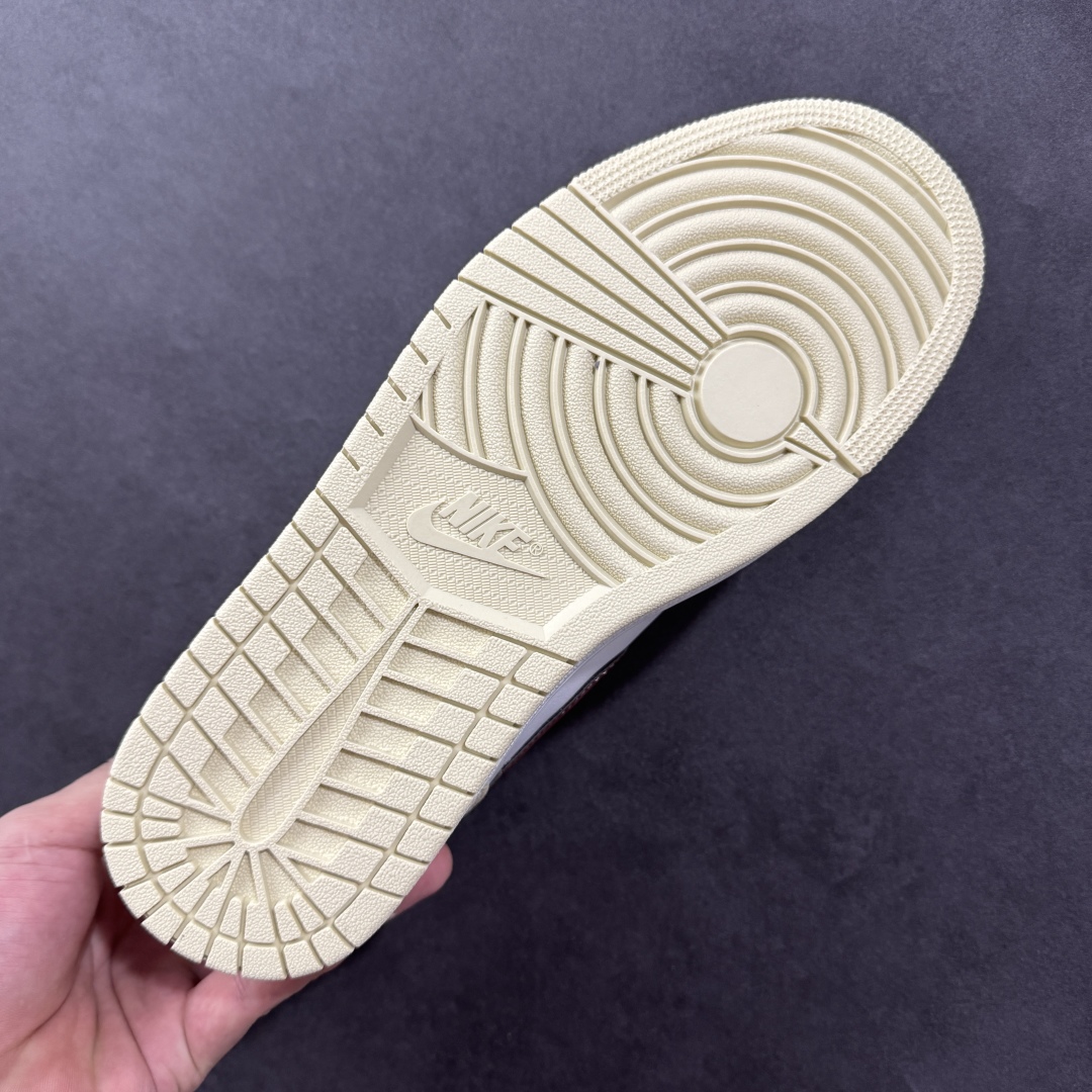 图片[9]-【K版】Air Jordan AJ1 Low 低帮 米白棕 HV6530-100 全新流水线出品 市场第二梯队最强版 全部原鞋开发 原楦原纸板开发 全鞋电脑针车 原厂内置全掌气垫 原盒内在原标 唯一Zp原版鞋带绑法 免检产品 全新2022版型 全头层皮料 完美零毛边处理 原厂配置全掌气垫 价格定位良心 新配色陆续出货 尺码：36 36.5 37.5 38 38.5 39 40 40.5 41 42 42.5 43 44 44.5 45 46-选品中心