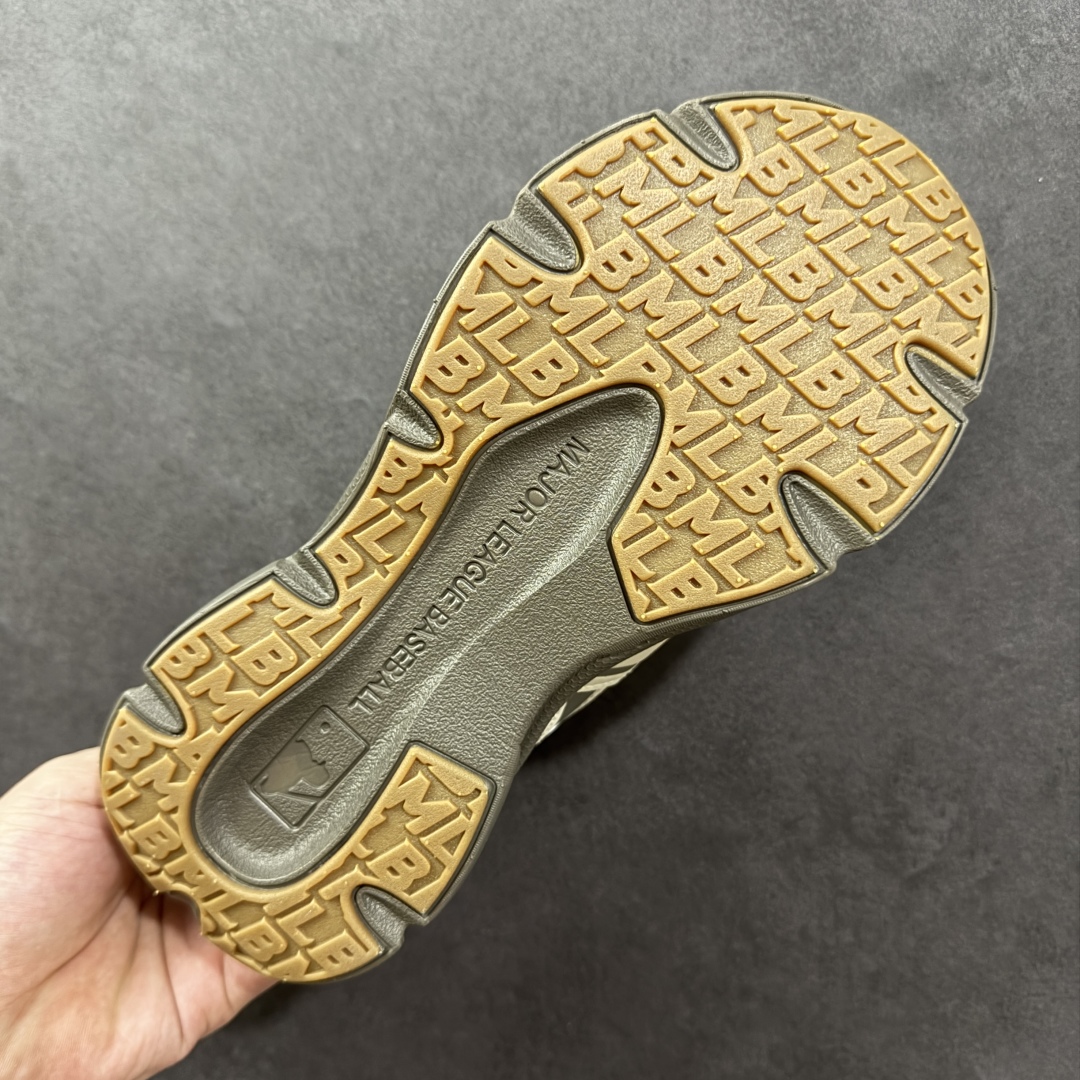 图片[9]-【纯原版】MLB棒球联盟网红老爹鞋 韩国洋基队NY大标潮流老爹鞋凉鞋 沙滩鞋 原楦原档案数据开发版型 完美鞋头弧度/后套收口效果🆚市面文案版本‼️ 原厂立体填充鞋舌海绵 中底注胶孔原数据开发模具大底原厂转印标 市面上唯一纯原版本 原材料打造 内增高6cm 原厂1：1模具开发 原厂进口纳米材质 原厂 全套手提袋 原盒雷射防伪标包装 天猫订单品质 官网尺码35 36 36.5 37.5 38 38.5 39 40 40.5 41 42 42.5 43 44 45-选品中心