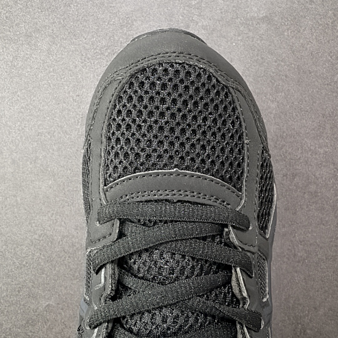 图片[8]-【K8版本】ASICS 亚瑟士 GEL-CONTEND 4缓震回弹透气跑步鞋 高颜值百搭入门级跑鞋 多层网面织物+植绒材质构成了亚瑟士logo图案，具有很高的品牌识别性。网面织物通风透气，植绒材料起到鞋面补强作用，提升跑鞋包裹性和使用寿命。亚瑟士核心就是稳定和缓震，即便GEL-CONTEND 4是最入门的产品，也还是有板有眼的。GEL-CONTEND 4的中底技术叫做AMPLIFOAM，表面上也就是EVA发泡材料的一种，在后跟下面植入GEL缓震胶，增加缓震能力。AHAR+防滑大底几乎布满整个鞋底，一方面能增加跑鞋的寿命，另外一方面在全掌覆盖同时能为足弓下方稳定性进行补强。 尺码：36-45 编码：YBB210220-选品中心