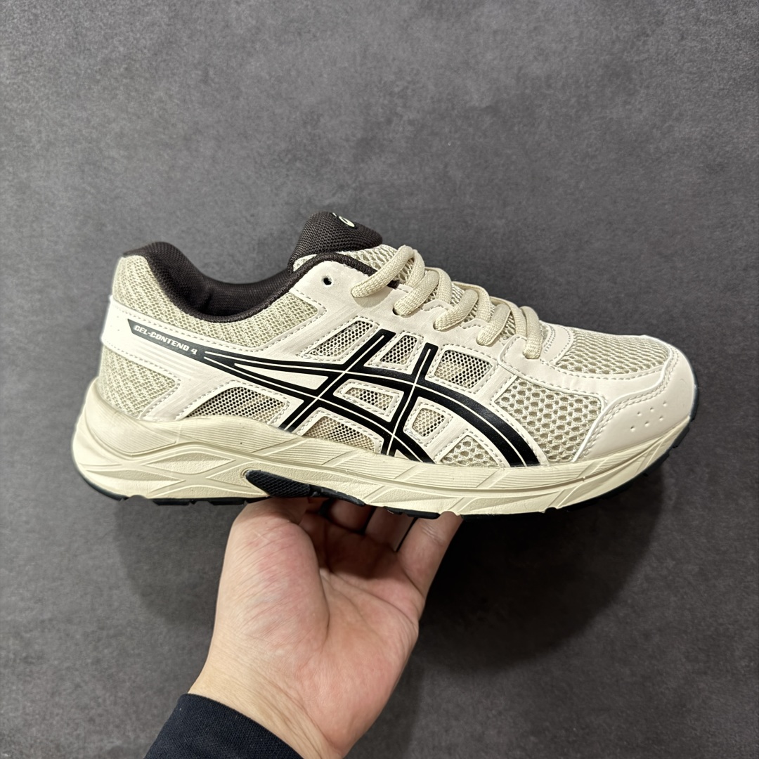 【K8版本】ASICS 亚瑟士 GEL-CONTEND 4缓震回弹透气跑步鞋 高颜值百搭入门级跑鞋 多层网面织物+植绒材质构成了亚瑟士logo图案,具有很高的品牌识别性。网面织物通风透气,植绒材料起到鞋面补强作用,提升跑鞋包裹性和使用寿命。亚瑟士核心就是稳定和缓震,即便GEL-CONTEND 4是最入门的产品,也还是有板有眼的。GEL-CONTEND 4的中底技术叫做AMPLIFOAM,表面上也就是EVA发泡材料的一种,在后跟下面植入GEL缓震胶,增加缓震能力。AHAR+防滑大底几乎布满整个鞋底,一方面能增加跑鞋的寿命,另外一方面在全掌覆盖同时能为足弓下方稳定性进行补强。 尺码:36-45 编码:YBB210220-选品中心