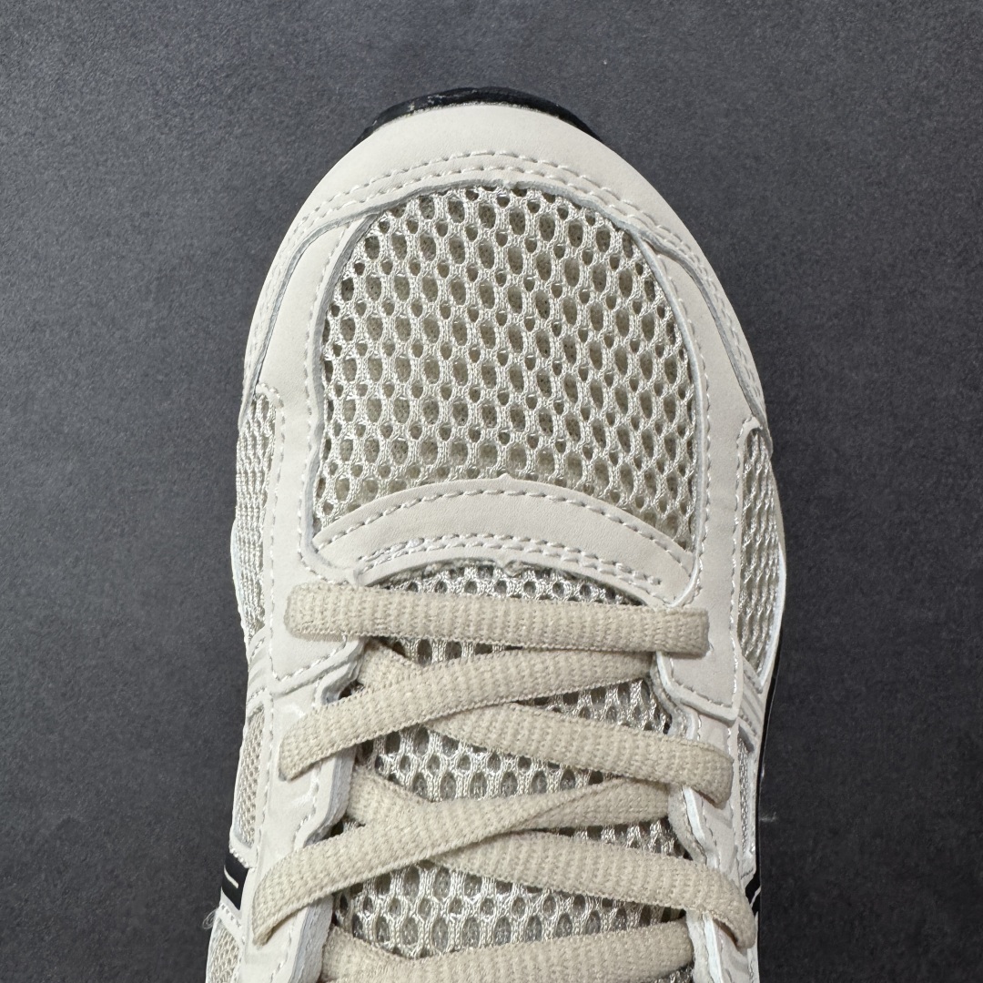 图片[8]-【K8版本】ASICS 亚瑟士 GEL-CONTEND 4缓震回弹透气跑步鞋 高颜值百搭入门级跑鞋 多层网面织物+植绒材质构成了亚瑟士logo图案，具有很高的品牌识别性。网面织物通风透气，植绒材料起到鞋面补强作用，提升跑鞋包裹性和使用寿命。亚瑟士核心就是稳定和缓震，即便GEL-CONTEND 4是最入门的产品，也还是有板有眼的。GEL-CONTEND 4的中底技术叫做AMPLIFOAM，表面上也就是EVA发泡材料的一种，在后跟下面植入GEL缓震胶，增加缓震能力。AHAR+防滑大底几乎布满整个鞋底，一方面能增加跑鞋的寿命，另外一方面在全掌覆盖同时能为足弓下方稳定性进行补强。 尺码：36-45 编码：YBB210220-选品中心