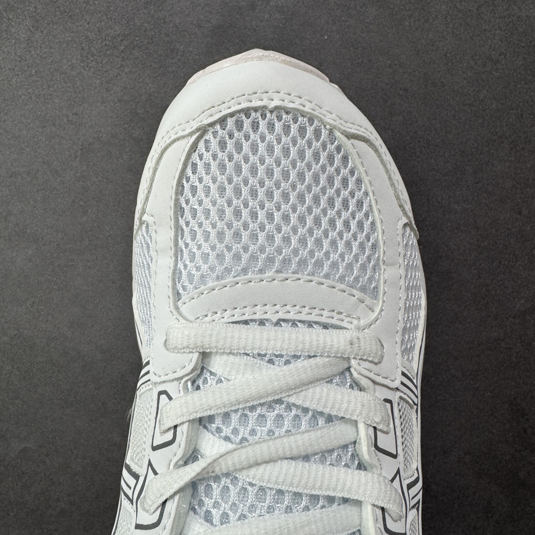 图片[8]-【K8版本】ASICS 亚瑟士 GEL-CONTEND 4缓震回弹透气跑步鞋 高颜值百搭入门级跑鞋 多层网面织物+植绒材质构成了亚瑟士logo图案，具有很高的品牌识别性。网面织物通风透气，植绒材料起到鞋面补强作用，提升跑鞋包裹性和使用寿命。亚瑟士核心就是稳定和缓震，即便GEL-CONTEND 4是最入门的产品，也还是有板有眼的。GEL-CONTEND 4的中底技术叫做AMPLIFOAM，表面上也就是EVA发泡材料的一种，在后跟下面植入GEL缓震胶，增加缓震能力。AHAR+防滑大底几乎布满整个鞋底，一方面能增加跑鞋的寿命，另外一方面在全掌覆盖同时能为足弓下方稳定性进行补强。 尺码：36-45 编码：YBB210220-选品中心