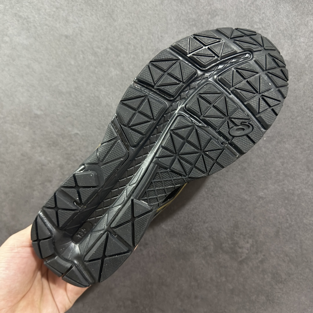 图片[9]-【K8版本】ASICS 亚瑟士 GEL-CONTEND 4缓震回弹透气跑步鞋 高颜值百搭入门级跑鞋 多层网面织物+植绒材质构成了亚瑟士logo图案，具有很高的品牌识别性。网面织物通风透气，植绒材料起到鞋面补强作用，提升跑鞋包裹性和使用寿命。亚瑟士核心就是稳定和缓震，即便GEL-CONTEND 4是最入门的产品，也还是有板有眼的。GEL-CONTEND 4的中底技术叫做AMPLIFOAM，表面上也就是EVA发泡材料的一种，在后跟下面植入GEL缓震胶，增加缓震能力。AHAR+防滑大底几乎布满整个鞋底，一方面能增加跑鞋的寿命，另外一方面在全掌覆盖同时能为足弓下方稳定性进行补强。 尺码：36-45 编码：YBB210220-选品中心