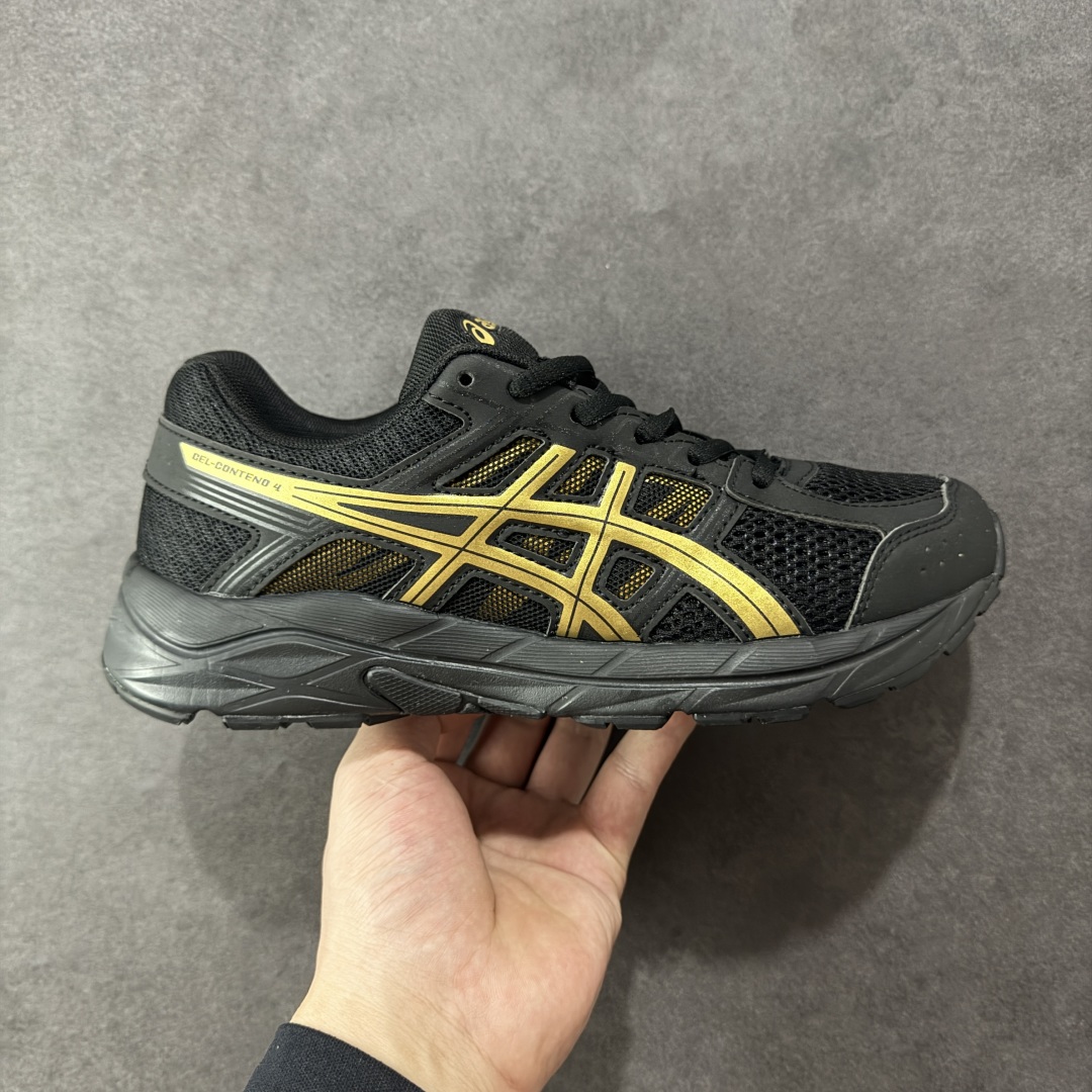 【K8版本】ASICS 亚瑟士 GEL-CONTEND 4缓震回弹透气跑步鞋 高颜值百搭入门级跑鞋 多层网面织物+植绒材质构成了亚瑟士logo图案,具有很高的品牌识别性。网面织物通风透气,植绒材料起到鞋面补强作用,提升跑鞋包裹性和使用寿命。亚瑟士核心就是稳定和缓震,即便GEL-CONTEND 4是最入门的产品,也还是有板有眼的。GEL-CONTEND 4的中底技术叫做AMPLIFOAM,表面上也就是EVA发泡材料的一种,在后跟下面植入GEL缓震胶,增加缓震能力。AHAR+防滑大底几乎布满整个鞋底,一方面能增加跑鞋的寿命,另外一方面在全掌覆盖同时能为足弓下方稳定性进行补强。 尺码:36-45 编码:YBB210220-选品中心