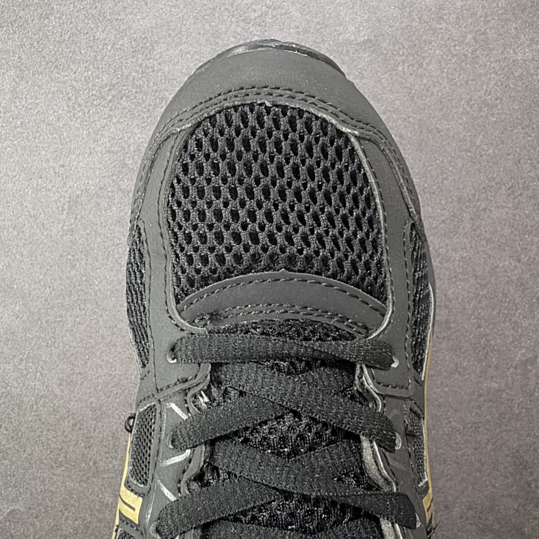 图片[8]-【K8版本】ASICS 亚瑟士 GEL-CONTEND 4缓震回弹透气跑步鞋 高颜值百搭入门级跑鞋 多层网面织物+植绒材质构成了亚瑟士logo图案，具有很高的品牌识别性。网面织物通风透气，植绒材料起到鞋面补强作用，提升跑鞋包裹性和使用寿命。亚瑟士核心就是稳定和缓震，即便GEL-CONTEND 4是最入门的产品，也还是有板有眼的。GEL-CONTEND 4的中底技术叫做AMPLIFOAM，表面上也就是EVA发泡材料的一种，在后跟下面植入GEL缓震胶，增加缓震能力。AHAR+防滑大底几乎布满整个鞋底，一方面能增加跑鞋的寿命，另外一方面在全掌覆盖同时能为足弓下方稳定性进行补强。 尺码：36-45 编码：YBB210220-选品中心