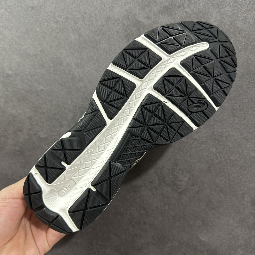 图片[9]-【K8版本】ASICS 亚瑟士 GEL-CONTEND 4缓震回弹透气跑步鞋 高颜值百搭入门级跑鞋 多层网面织物+植绒材质构成了亚瑟士logo图案，具有很高的品牌识别性。网面织物通风透气，植绒材料起到鞋面补强作用，提升跑鞋包裹性和使用寿命。亚瑟士核心就是稳定和缓震，即便GEL-CONTEND 4是最入门的产品，也还是有板有眼的。GEL-CONTEND 4的中底技术叫做AMPLIFOAM，表面上也就是EVA发泡材料的一种，在后跟下面植入GEL缓震胶，增加缓震能力。AHAR+防滑大底几乎布满整个鞋底，一方面能增加跑鞋的寿命，另外一方面在全掌覆盖同时能为足弓下方稳定性进行补强。 尺码：36-45 编码：YBB210220-选品中心