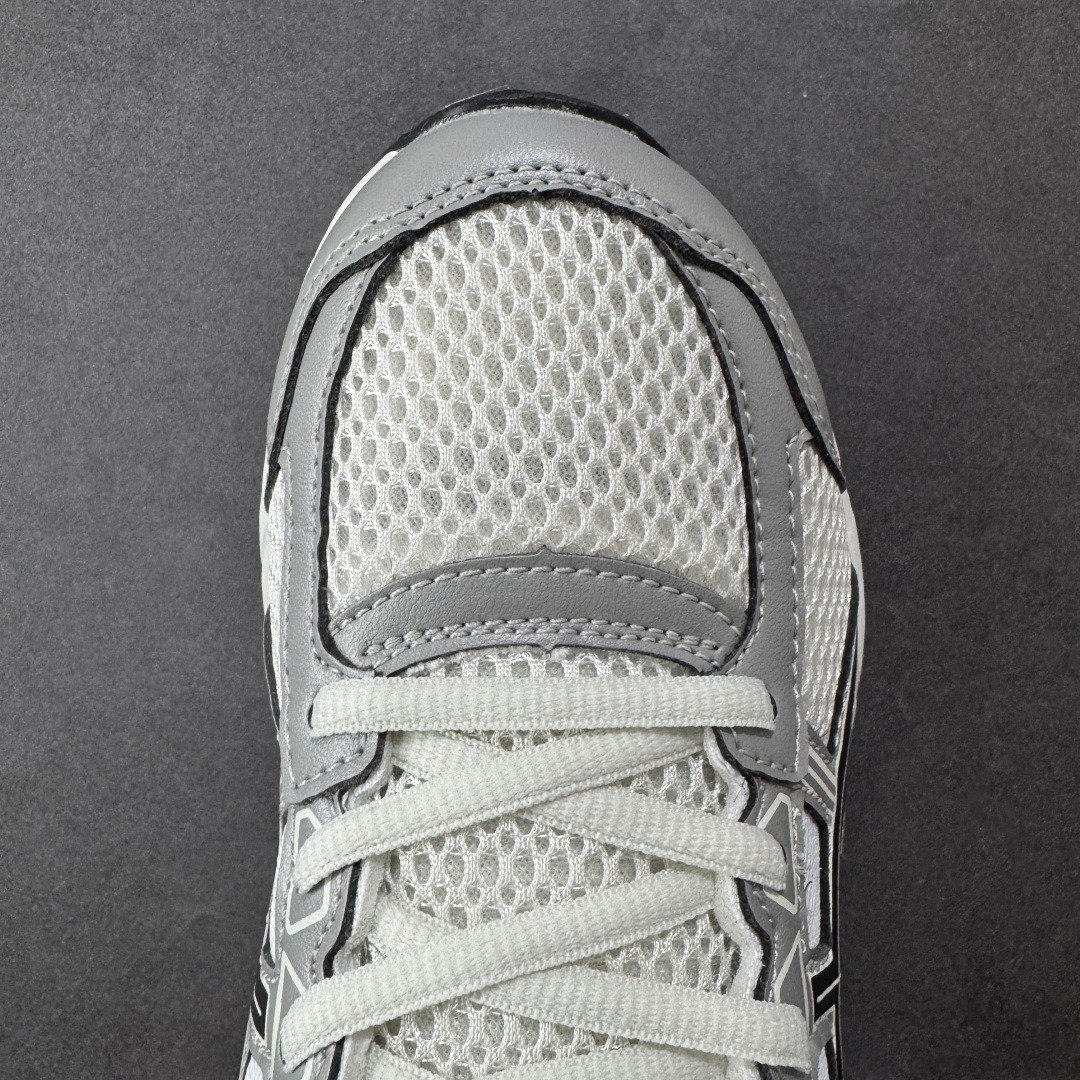 图片[8]-【K8版本】ASICS 亚瑟士 GEL-CONTEND 4缓震回弹透气跑步鞋 高颜值百搭入门级跑鞋 多层网面织物+植绒材质构成了亚瑟士logo图案，具有很高的品牌识别性。网面织物通风透气，植绒材料起到鞋面补强作用，提升跑鞋包裹性和使用寿命。亚瑟士核心就是稳定和缓震，即便GEL-CONTEND 4是最入门的产品，也还是有板有眼的。GEL-CONTEND 4的中底技术叫做AMPLIFOAM，表面上也就是EVA发泡材料的一种，在后跟下面植入GEL缓震胶，增加缓震能力。AHAR+防滑大底几乎布满整个鞋底，一方面能增加跑鞋的寿命，另外一方面在全掌覆盖同时能为足弓下方稳定性进行补强。 尺码：36-45 编码：YBB210220-选品中心