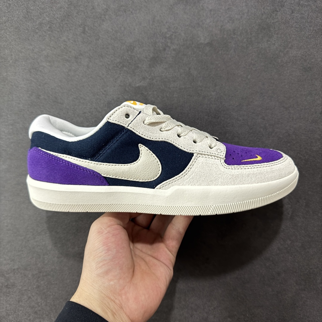 【纯原版】NK SB Force 58 Prml 空军58系列低帮休闲运动滑板板鞋 DV5477-403 市面最高版出货 区别市场通货便宜版本 质感细节 中底鞋垫都不一样 欢迎对比 鞋面由帆布和麂皮拼接 层次感丰富 搭配硫化外底 耐磨耐穿 鞋舌及中底后跟处饰有SB Logo 表明鞋款身份 采用包边设计 经久耐穿 硫化结构则有效提升灵活性 穿上这款全新推出的创意力作 助你耀动街头 尺码:36 36.5 37.5 38 38.5 39 40 40.5 41 42 42.5 43 44 45-选品中心