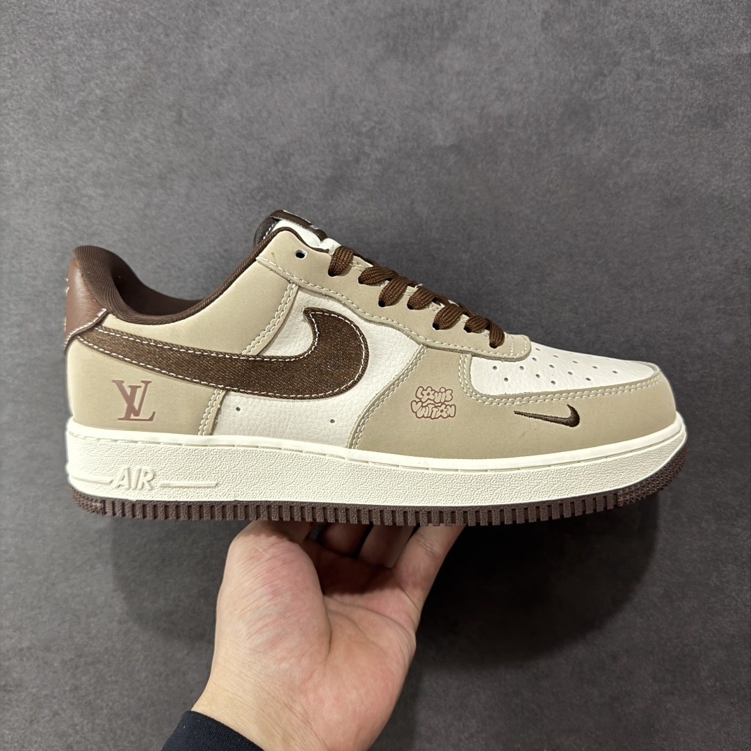 【定制版】Nike Air Force 1\'07 Low LV联名 棕布勾 空军一号低帮休闲板鞋 KK1988-091  #原楦头原纸板 原装鞋盒 定制五金配件 内置全掌气垫 原厂鞋底   尺码:36 36.5 37.5 38 38.5 39 40 40.5 41 42 42.5 43 44 44.5 45 编码:HXS310320-选品中心