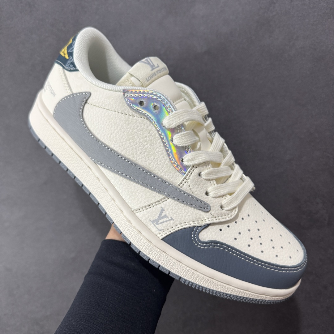 图片[3]-【定制版】Travis Scott x Nike Air Jordan 1 Low x Louis Vuitton Air Jordan 1 Low 反转灰白倒钩 纯原版本 全鞋采用原装头层皮，用料扎实 精雕细琢 鞋型极致还原 飞翼3D打印改良 深度立体 四线中底拉帮皮料选材 钢印 背胶一应俱全 全新批次 原装原模大底全鞋原厂定制皮料，手感细腻正确折边工艺 完美细节诠释 货号：XS7089 615 尺码：36 36.5 37.5 38 38.5 39 40 40.5 41 42 42.5 43 44 44.5 45 编码：HXSB330340-选品中心