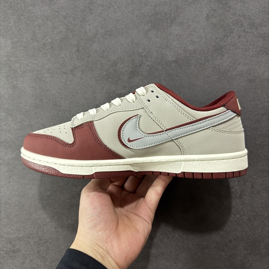 图片[2]-【定制版】Nike SB Dunk Low x GUCCI 红灰小勾 纯原大厂出品 原装头层材料 独家版型蒸餾加工 帶來的是更好的视觉和脚感体验 大厂纯原品质出货 清洁度 电绣工艺 皮料切割干净无任何毛边 细节完美 货号：XY2026 157 尺码：36 36.5 37.5 38 38.5 39 40 40.5 41 42 42.5 43 44 44.5 45 编码：HXSB330340-选品中心