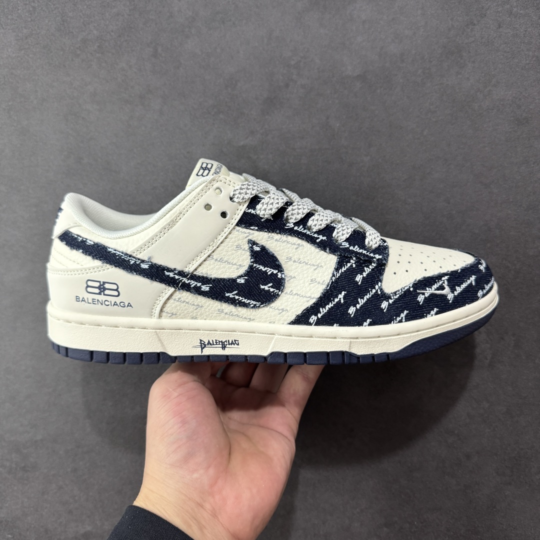 【定制版】Nike SB Dunk Low x Balenciaga 黑白小勾满天星 纯原大厂出品 原装头层材料 独家版型蒸餾加工 帶來的是更好的视觉和脚感体验 大厂纯原品质出货 清洁度 电绣工艺 皮料切割干净无任何毛边 细节完美 货号:XD1588 231 尺码:36 36.5 37.5 38 38.5 39 40 40.5 41 42 42.5 43 44 44.5 45 编码:QFB310320-选品中心