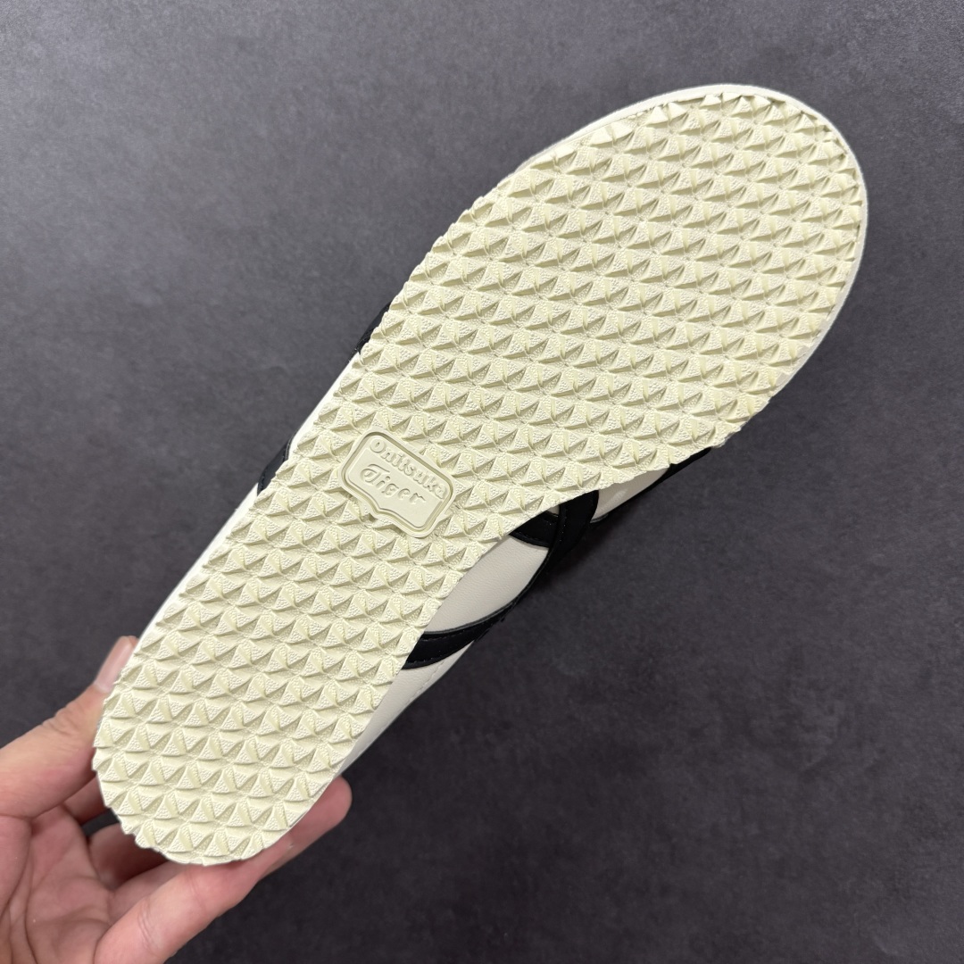 图片[9]-【公司级】Asics Onitsuka Tiger MEXICO 66 亚瑟士鬼冢虎复古经典板鞋 头层材料 质感柔软度满分 长期生产补货永不断码 超成熟稳定的做工品控 原装全套纸板楦头开发 原汁原味 完美呈现版型 私模正确鞋底咬花纹路 一比一鞋头弧度高度鞋身弧度 绝不口嗨 细节品控鞋型随意秒杀市面 原档咬花纹路私模大底 一个单元有六个三角形 总体形拼接呈现花瓣状 官方四联吊牌 原装Ortholite轻量化鞋垫 原盒原配 质保卡 说明书 钢印防尘纸 纸板中底带钢印 乳胶组合鞋垫 支持全方位的对比专柜 产品从款式颜色造型上体现出追求舒适和细节的完美 鞋类更是推崇手工制作的严谨与完美 融舒适性与可穿性的设计风格 注重细节的完美和别致魅力 既保持稳重 又不失轻松的时尚感 尺码：36 37 37.5 38 39 39.5 40 40.5 41.5 42 42.5 43.5 44 45 46-选品中心