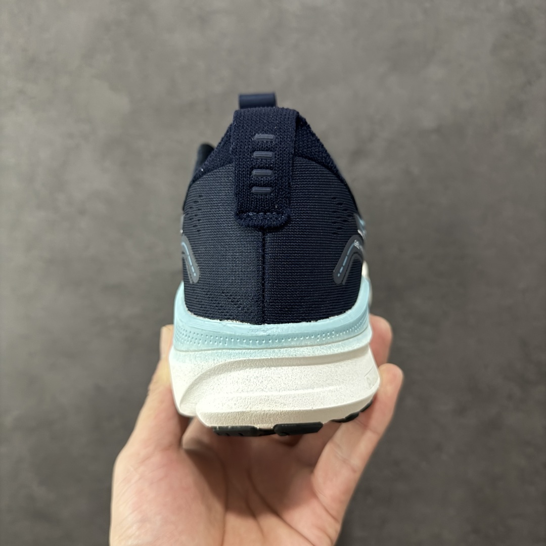 图片[4]-【公司级】Asics Gel-Kayano 32 亚瑟士卡亚诺32代低帮专业有氧超轻量休闲运动全能慢跑鞋 全球知名运动品牌ASICS正式推出新款GEL-KAYANO 32跑鞋，旨在通过全新稳定结构以提升产品可适性，满足跑者的足部稳定需求，让每一位跑者从起跑到结束都能够感受到焕然一新的稳定性与舒适性，从而帮助更多人找到身心平衡，获得自在舒适的健康生活方式。秉持着ASICS亚瑟士的设计哲学，全新一代GEL-KAYANO 32应运而生。为进一步升级产品的稳定性，GEL-KAYANO 采用了全新4D引导系统，通过内侧稳定装置提升可适性，满足足部稳定需求，帮助足弓迅速返回到平衡位置。作为基于生物力学研究打造的全新稳定结构，4D引导系统不仅提升了跑鞋对双脚的支撑性，它还将人体不同的运动状态纳入设计考量，帮助跑者在多种跑动强度下获得充足的稳定性和理想的舒适度。 尺码： 40 40.5 41.5 42 42.5 43.5 44 44.5 45-选品中心