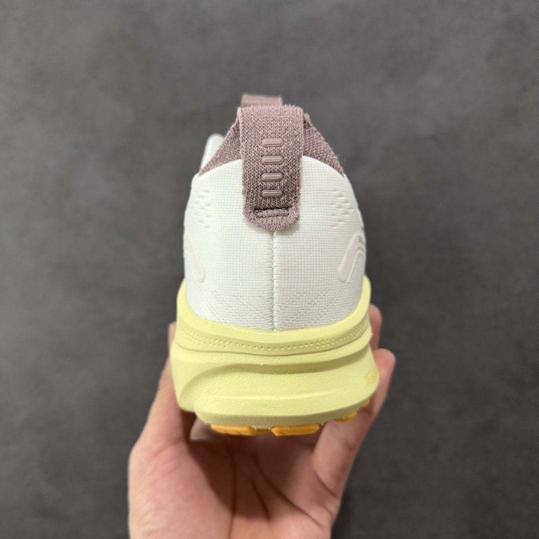 图片[4]-【公司级】Asics Gel-Kayano 32 亚瑟士卡亚诺32代低帮专业有氧超轻量休闲运动全能慢跑鞋 全球知名运动品牌ASICS正式推出新款GEL-KAYANO 32跑鞋，旨在通过全新稳定结构以提升产品可适性，满足跑者的足部稳定需求，让每一位跑者从起跑到结束都能够感受到焕然一新的稳定性与舒适性，从而帮助更多人找到身心平衡，获得自在舒适的健康生活方式。秉持着ASICS亚瑟士的设计哲学，全新一代GEL-KAYANO 32应运而生。为进一步升级产品的稳定性，GEL-KAYANO 采用了全新4D引导系统，通过内侧稳定装置提升可适性，满足足部稳定需求，帮助足弓迅速返回到平衡位置。作为基于生物力学研究打造的全新稳定结构，4D引导系统不仅提升了跑鞋对双脚的支撑性，它还将人体不同的运动状态纳入设计考量，帮助跑者在多种跑动强度下获得充足的稳定性和理想的舒适度。 尺码： 40 40.5 41.5 42 42.5 43.5 44 44.5 45-选品中心