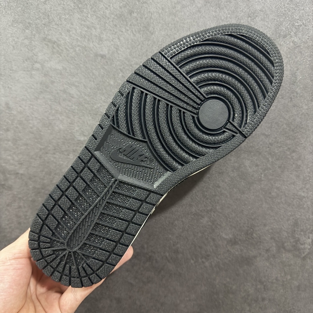 图片[9]-【定制版】Travis Scott x Fragment Design x Air Jordan 1 Low OG SP AJ1 乔1 芬迪联名 小怪兽 低帮文化休闲板鞋  #多方联名合作融合了Travis Scott 独特的音乐风格，藤原浩个性的设计风格以及Jordan品牌的经典元素 使其成为一双具有独特身份和价值的鞋子 清新而立体的外观加上联名标识更突出了其独特身份 这种配色方案显示出活力和时尚感 在视觉上引人注目 鞋身的质感和细腻的细节处理使其显得高端而格调十足 这款“倒钩”联名是设计与创意完美结合 融合多方的个性风格是一款备受瞩目的潮流鞋款 货号：XS2024-072  尺码：36 36.5 37.5 38 38.5 39 40 40.5 41 42 42.5 43 44 44.5 45 编码：HXSB330340-选品中心