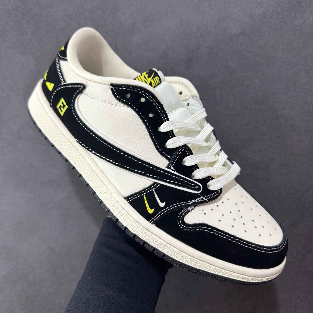 图片[3]-【定制版】Travis Scott x Fragment Design x Air Jordan 1 Low OG SP AJ1 乔1 芬迪联名 小怪兽 低帮文化休闲板鞋  #多方联名合作融合了Travis Scott 独特的音乐风格，藤原浩个性的设计风格以及Jordan品牌的经典元素 使其成为一双具有独特身份和价值的鞋子 清新而立体的外观加上联名标识更突出了其独特身份 这种配色方案显示出活力和时尚感 在视觉上引人注目 鞋身的质感和细腻的细节处理使其显得高端而格调十足 这款“倒钩”联名是设计与创意完美结合 融合多方的个性风格是一款备受瞩目的潮流鞋款 货号：XS2024-072  尺码：36 36.5 37.5 38 38.5 39 40 40.5 41 42 42.5 43 44 44.5 45 编码：HXSB330340-选品中心