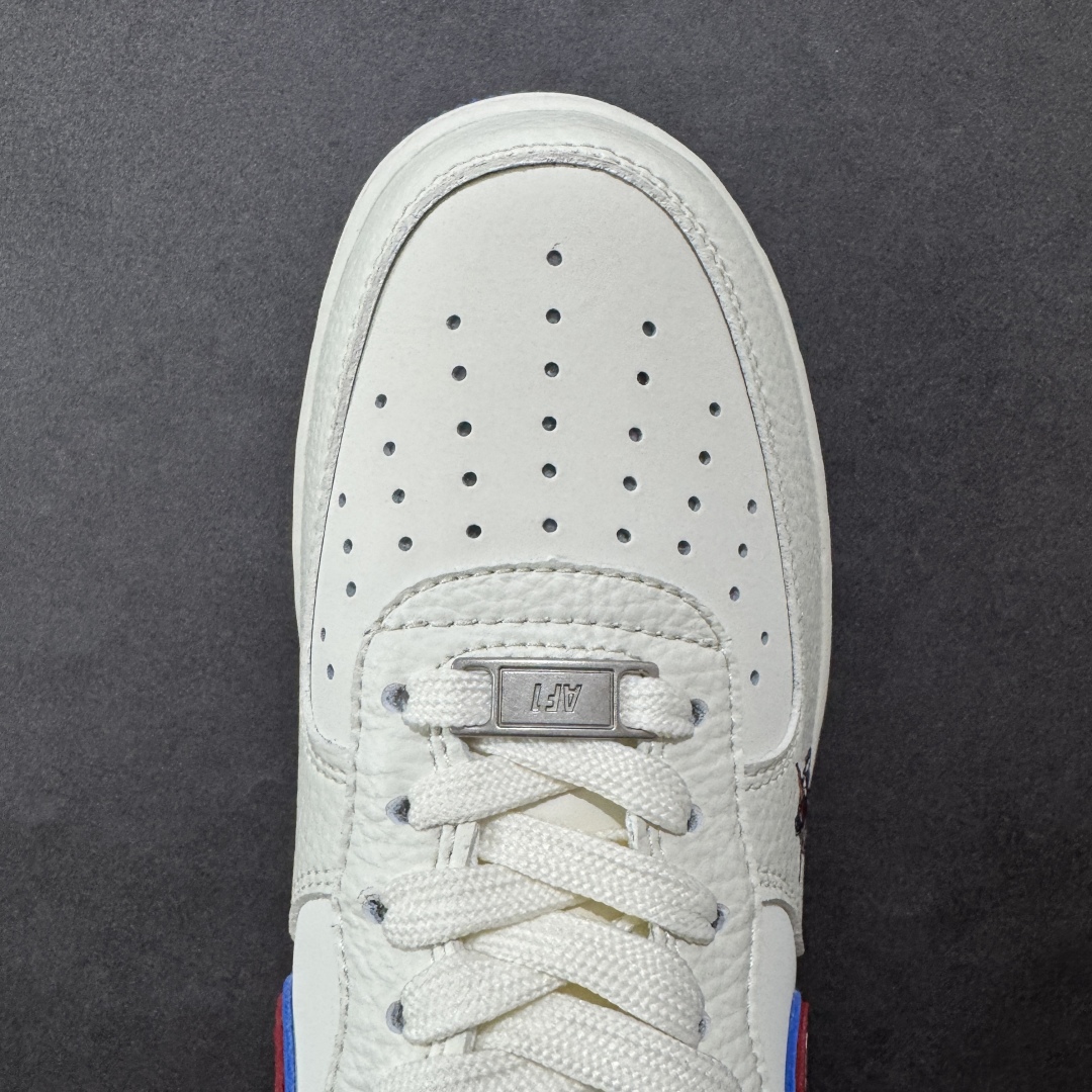 图片[8]-【定制版】Nike Air Force 1\’07 Low 万代联名 白红蓝 空军一号低帮休闲板鞋  #原楦头原纸板 原装鞋盒 原厂鞋底 超高清洁度 细节完美 货号：SC0601-565  尺码：36 37 37.5 38 39 39.5 40 40.5 41.5 42 42.5 43 44 44.5 45 编码：HXSB310320-选品中心