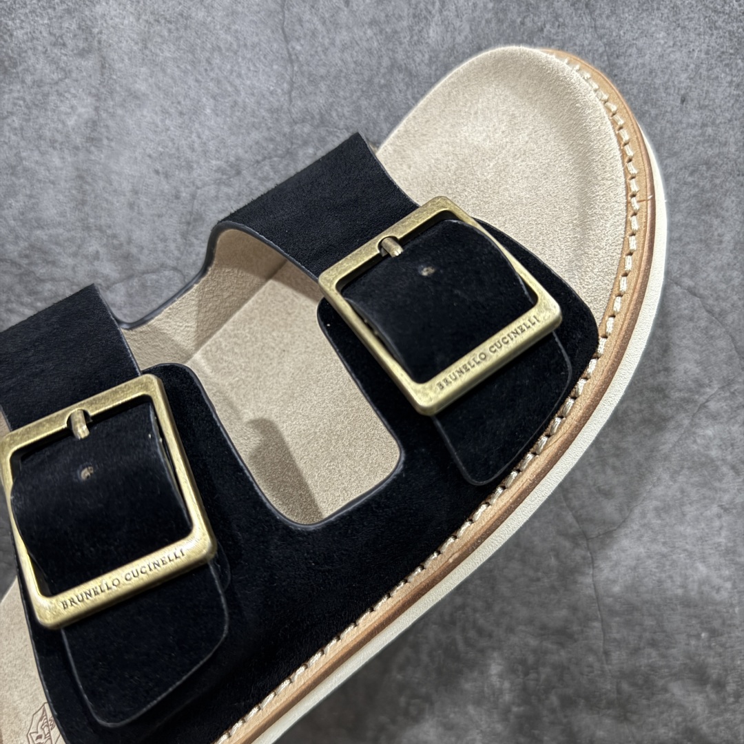 图片[6]-【佛山超a版】Brunello Cucinelli，BC 2025ss新款拖鞋出货 黑色Logo二字麂皮凉拖，复古简约又不失时尚感，搭在任何穿搭上，都能轻松提升整体造型的精致度，每一步都走出随性自在 ，原版抽屉式包装，精致而大气i！ 面料：反毛皮 大底：超轻橡胶发泡 尺码：男款39-45-选品中心