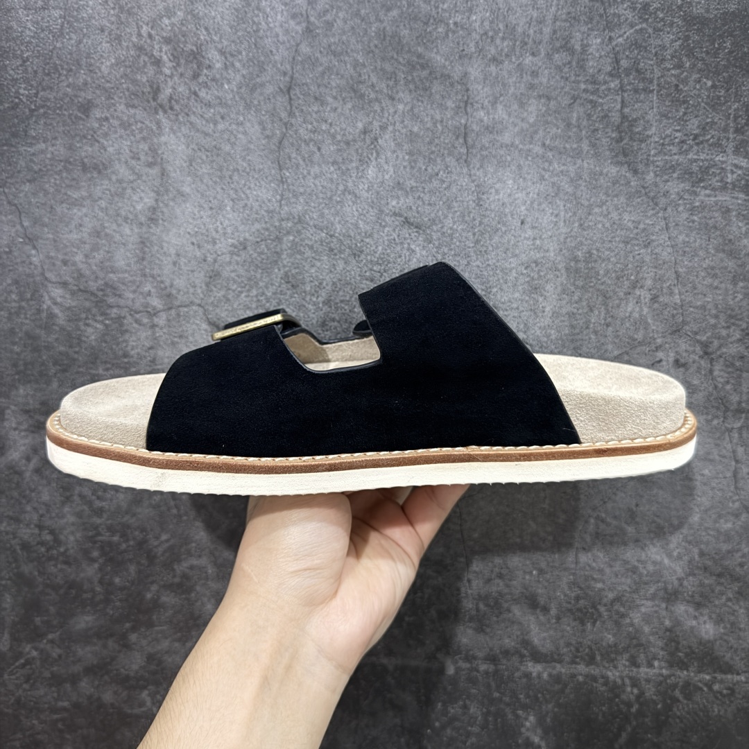 图片[2]-【佛山超a版】Brunello Cucinelli，BC 2025ss新款拖鞋出货 黑色Logo二字麂皮凉拖，复古简约又不失时尚感，搭在任何穿搭上，都能轻松提升整体造型的精致度，每一步都走出随性自在 ，原版抽屉式包装，精致而大气i！ 面料：反毛皮 大底：超轻橡胶发泡 尺码：男款39-45-选品中心