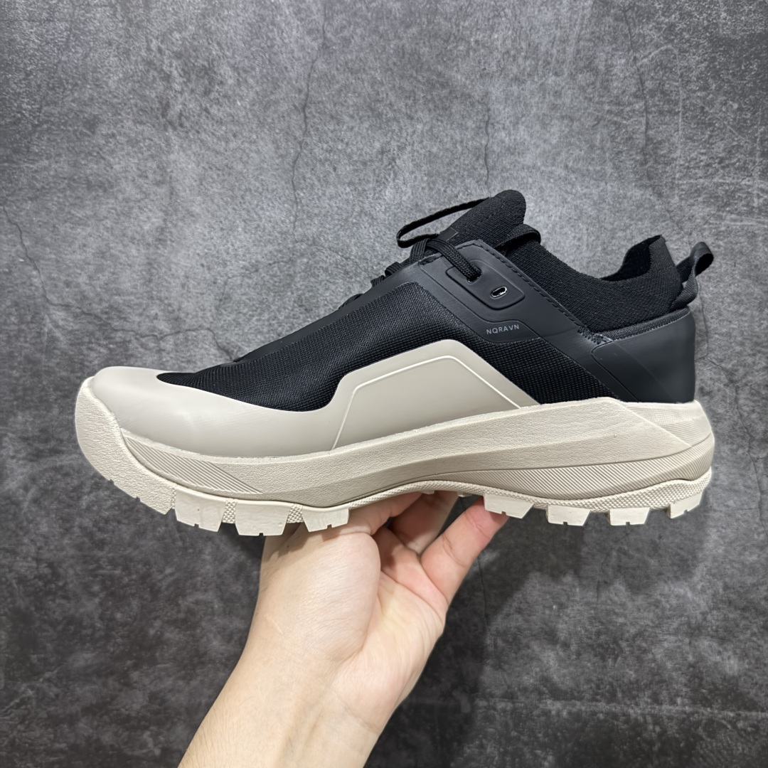 图片[2]-【公司级】Arcteryx始祖鸟 Vertex Alpine 舒适 防滑耐磨 低帮 徒步鞋 男款 灰色 官方同步上架适合技术路线单日徒步穿着 aeriosflgtx鞋受到长途野外跑步鞋的启发 适合在变化的地形上进行快速轻快的徒步旅行穿着，舒适而有支撑性，使您充满信心。该设计与脚部融为一体，可最大限度地减少摩擦，gore-tex保护膜网砂，采用gore隐形适体(invisiblefit)技术，更轻薄舒适。敏捷、稳定和技术路线上的自信源于vibram® megagrip外底、压缩eva内底以及一体的tpu。 尺码：39-44-选品中心