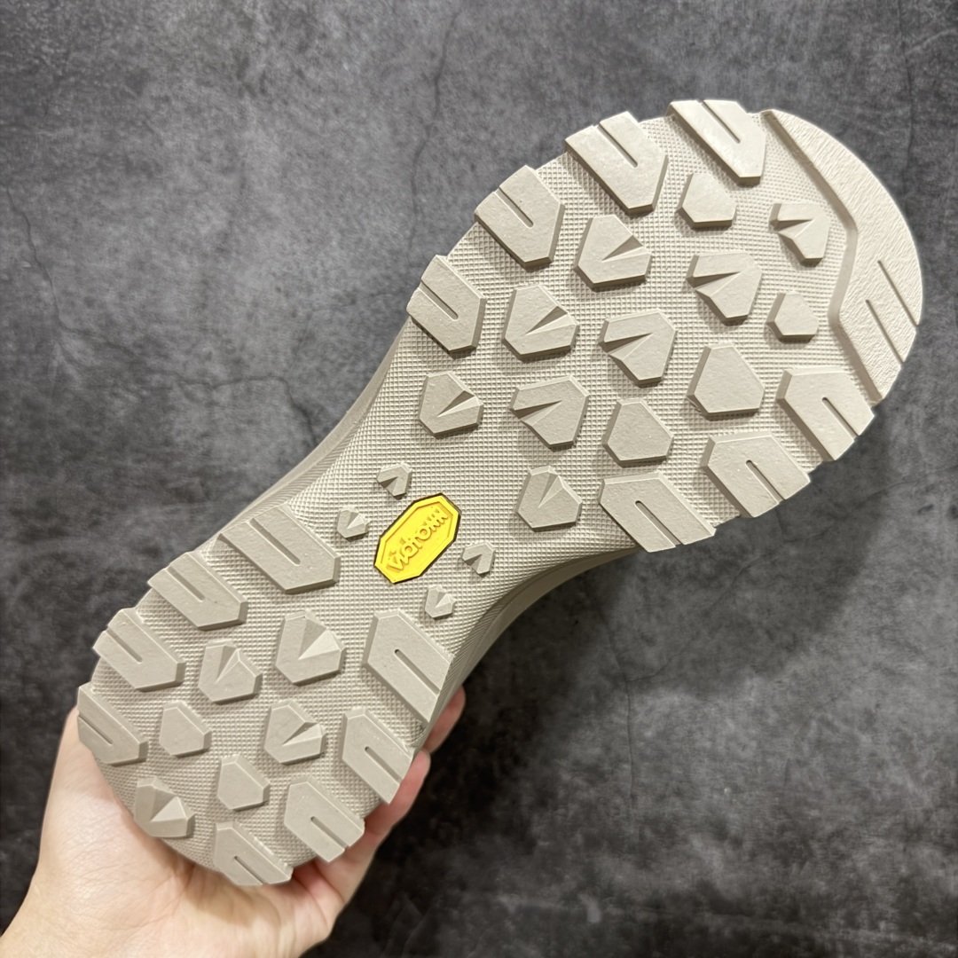 图片[9]-【公司级】Arcteryx始祖鸟 Vertex Alpine 舒适 防滑耐磨 低帮 徒步鞋 男款 灰色 官方同步上架适合技术路线单日徒步穿着 aeriosflgtx鞋受到长途野外跑步鞋的启发 适合在变化的地形上进行快速轻快的徒步旅行穿着，舒适而有支撑性，使您充满信心。该设计与脚部融为一体，可最大限度地减少摩擦，gore-tex保护膜网砂，采用gore隐形适体(invisiblefit)技术，更轻薄舒适。敏捷、稳定和技术路线上的自信源于vibram® megagrip外底、压缩eva内底以及一体的tpu。 尺码：39-44-选品中心