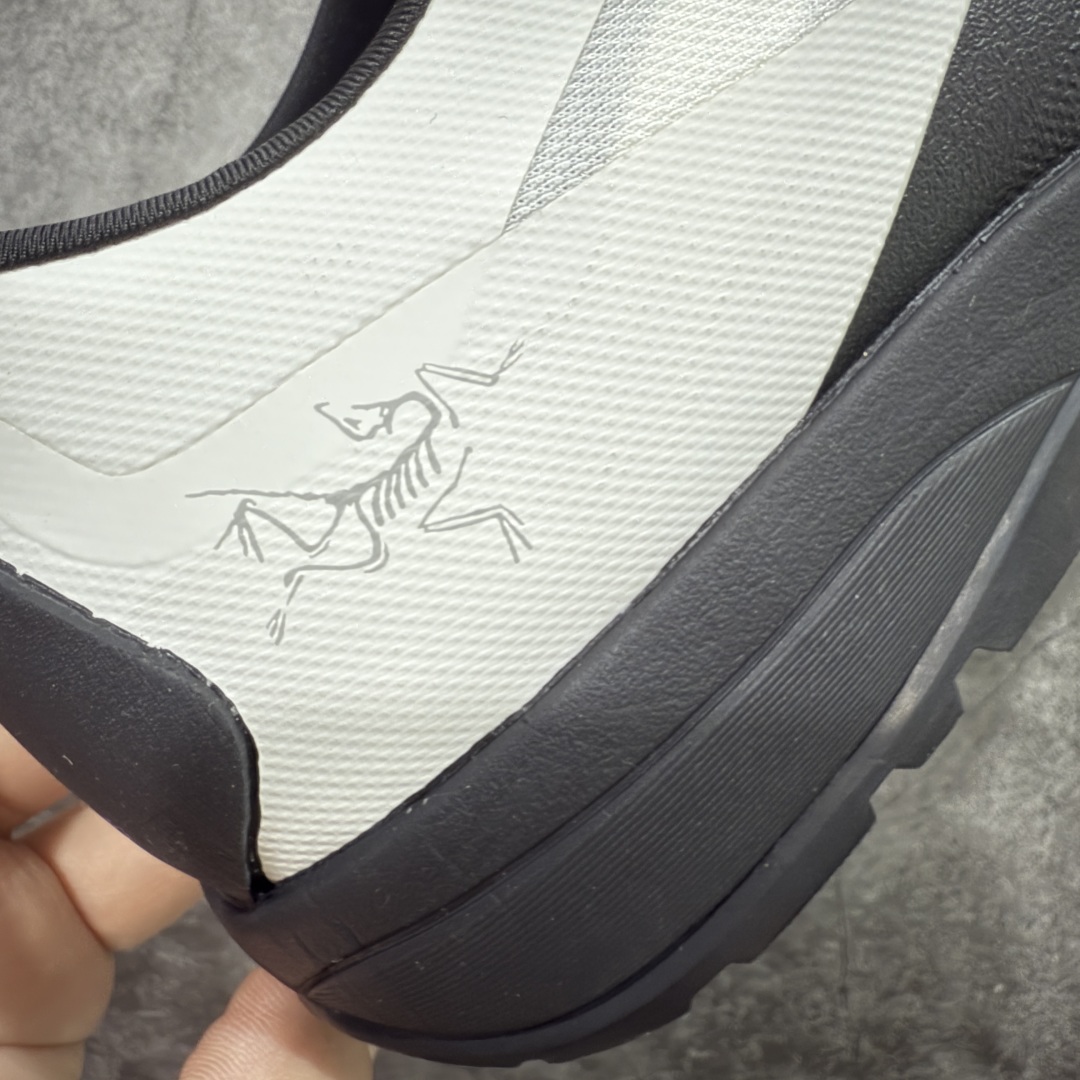 图片[3]-【莞产套盒版】ARC‘TERYX始祖鸟 KONSEAL LT 轻量 男女 登山鞋 夏季透气款 徒步 攀岩 徒步户外休闲鞋 莞产原单 代购指定版本 原数据开发 不掉标 正确高频字体 鸟爪细节完美 区别市场公版货 错误字体货 中底带钢印 礼盒装 男女码齐 带半码 上脚舒适轻便无负重感 四季百搭 始祖鸟 KONSEAL LT轻量户外鞋，这双鞋，不仅仅可以穿着逛街上班，更可以穿着徒步旅游甚至攀岩！说实话，没多少人真的会去攀岩，经我们试穿，这双鞋，日常穿也是非常舒服轻便！搭配日常的衣服完全不违和！结构中底TPU底盘，保护双脚。配置3D模具保护双脚+一体化系带系统，鞋面防撕裂网布、TPU保护膜和牛巴革合成面料，喜欢放心入！这种类型的鞋子咱们家超难得遇到一次，喜欢一定不要错过 尺码：36 36.5 37 38 38.5 39 40 40.5 41 42 42.5 43 44 44.5 45-选品中心