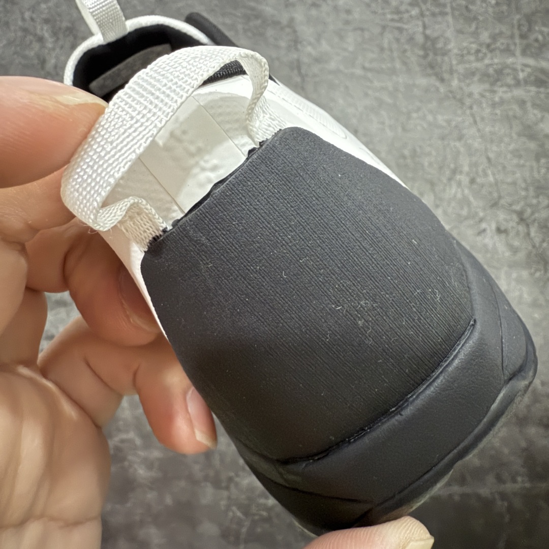 图片[2]-【莞产套盒版】ARC‘TERYX始祖鸟 KONSEAL LT 轻量 男女 登山鞋 夏季透气款 徒步 攀岩 徒步户外休闲鞋 莞产原单 代购指定版本 原数据开发 不掉标 正确高频字体 鸟爪细节完美 区别市场公版货 错误字体货 中底带钢印 礼盒装 男女码齐 带半码 上脚舒适轻便无负重感 四季百搭 始祖鸟 KONSEAL LT轻量户外鞋，这双鞋，不仅仅可以穿着逛街上班，更可以穿着徒步旅游甚至攀岩！说实话，没多少人真的会去攀岩，经我们试穿，这双鞋，日常穿也是非常舒服轻便！搭配日常的衣服完全不违和！结构中底TPU底盘，保护双脚。配置3D模具保护双脚+一体化系带系统，鞋面防撕裂网布、TPU保护膜和牛巴革合成面料，喜欢放心入！这种类型的鞋子咱们家超难得遇到一次，喜欢一定不要错过 尺码：36 36.5 37 38 38.5 39 40 40.5 41 42 42.5 43 44 44.5 45-选品中心