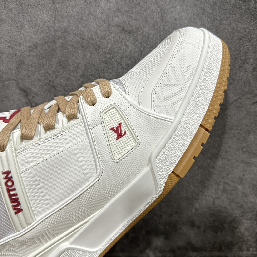 图片[6]-【HS纯原礼盒版福利】 LV Trainer系列高奢运动鞋 米白红 新款芯片顶级 潮人必备单品 同步ZP官网空胶工艺 鞋舌、挂饰均镶嵌NFC芯片感应装置 正确胶片断点式设计 中底正确还原原版油印字母比例 1：1原楦格板、楦头、刀磨全新升级！ 独家订制顶级压纹麂皮 原版开模TPU大底 质感原版一致 垫脚聚米微料加透气英伦网布 披靡市场任何版本！细节完美呈现！ 代购指定版本 全新升级最新双盒包装 扫码秒进官网！ 全套包装配件同比原版 尺码： 39-46-选品中心